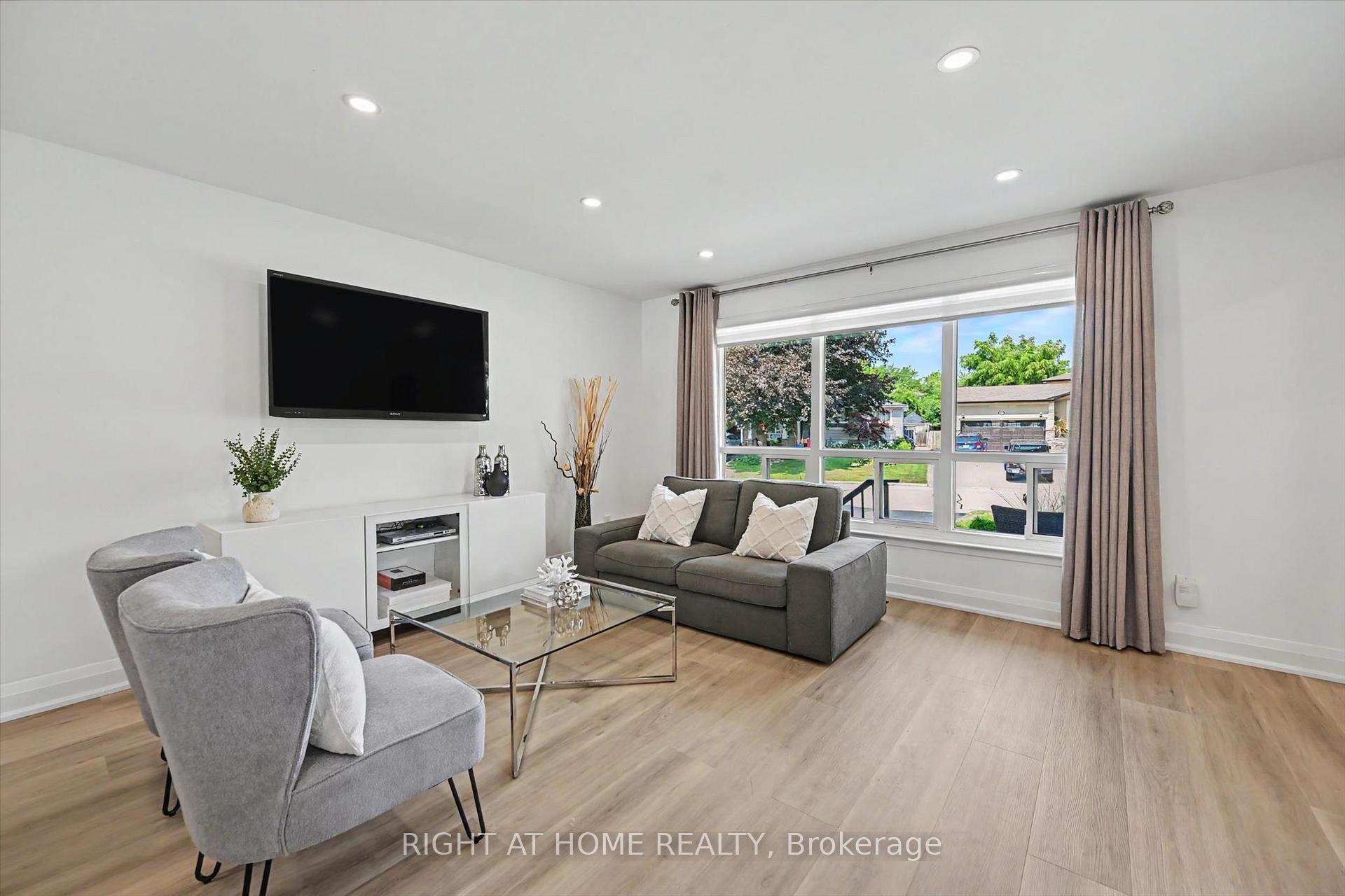 Photo 7 of 461 Withnell Crescent, Oakville, West — HOMEH