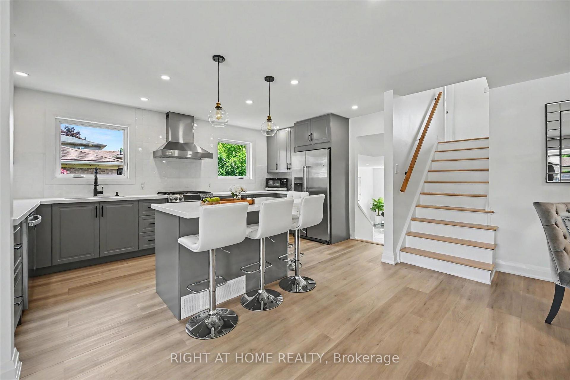 Photo 9 of 461 Withnell Crescent, Oakville, West — HOMEH