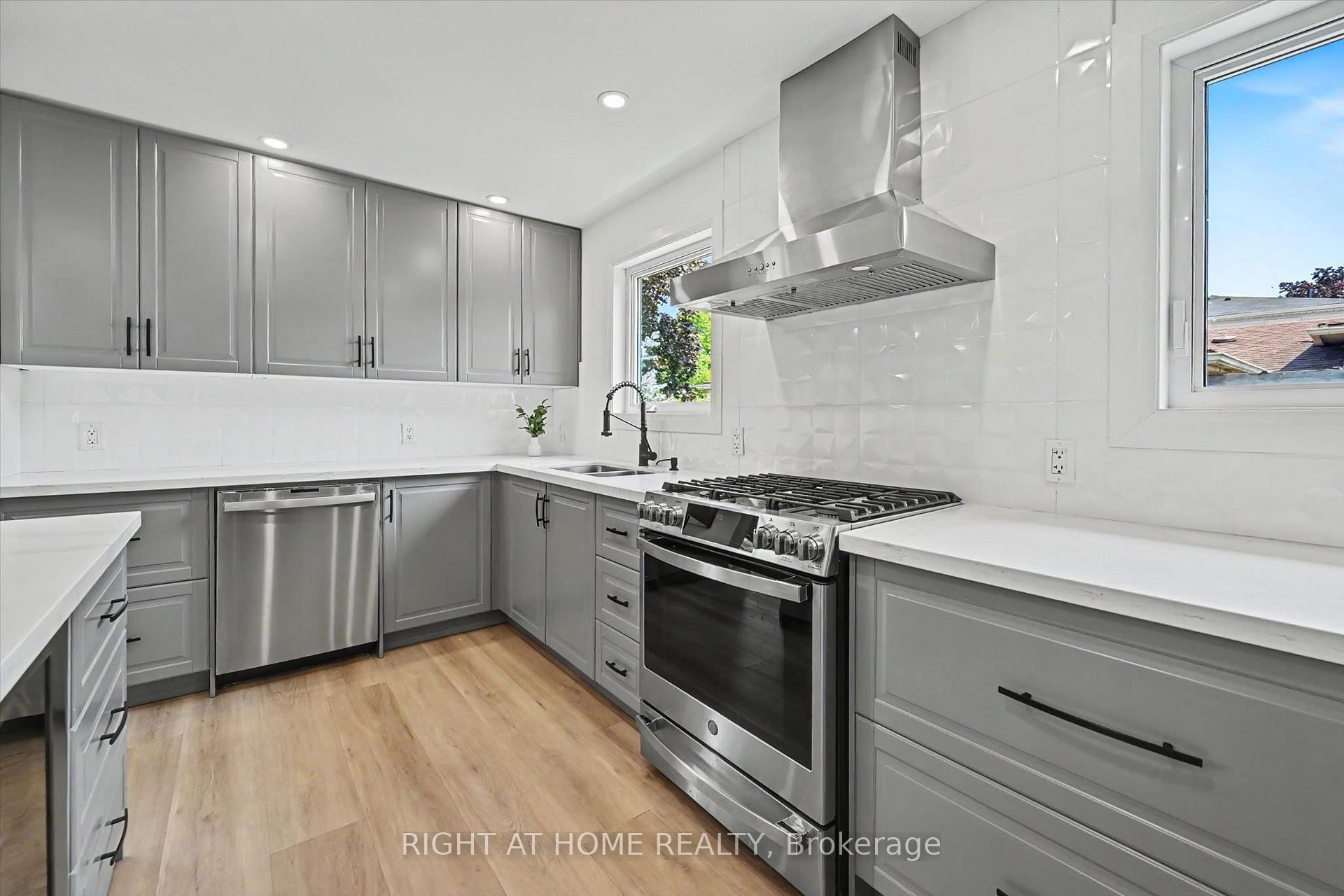 Photo 10 of 461 Withnell Crescent, Oakville, West — HOMEH