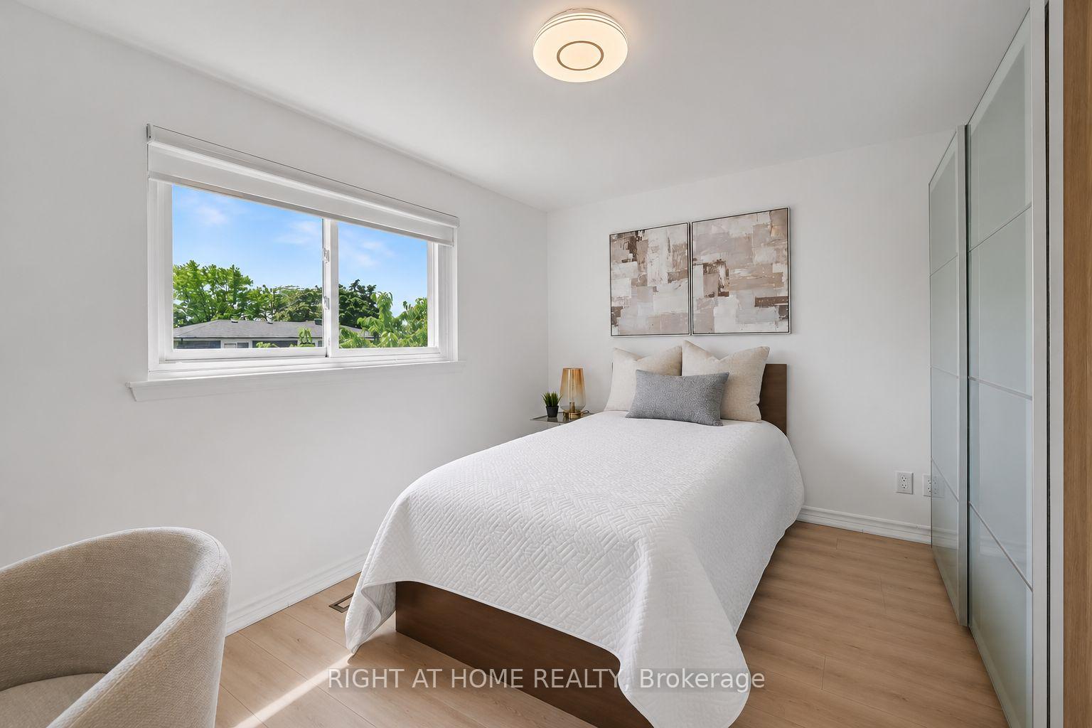 Photo 14 of 461 Withnell Crescent, Oakville, West — HOMEH
