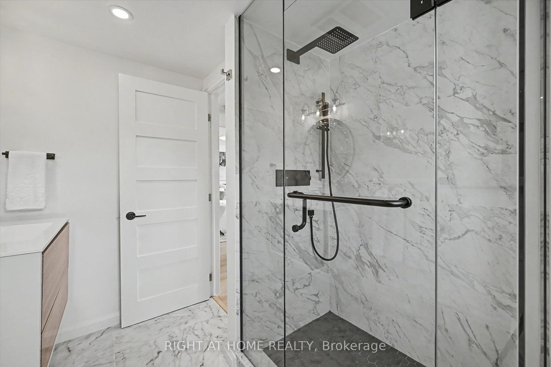 Photo 16 of 461 Withnell Crescent, Oakville, West — HOMEH