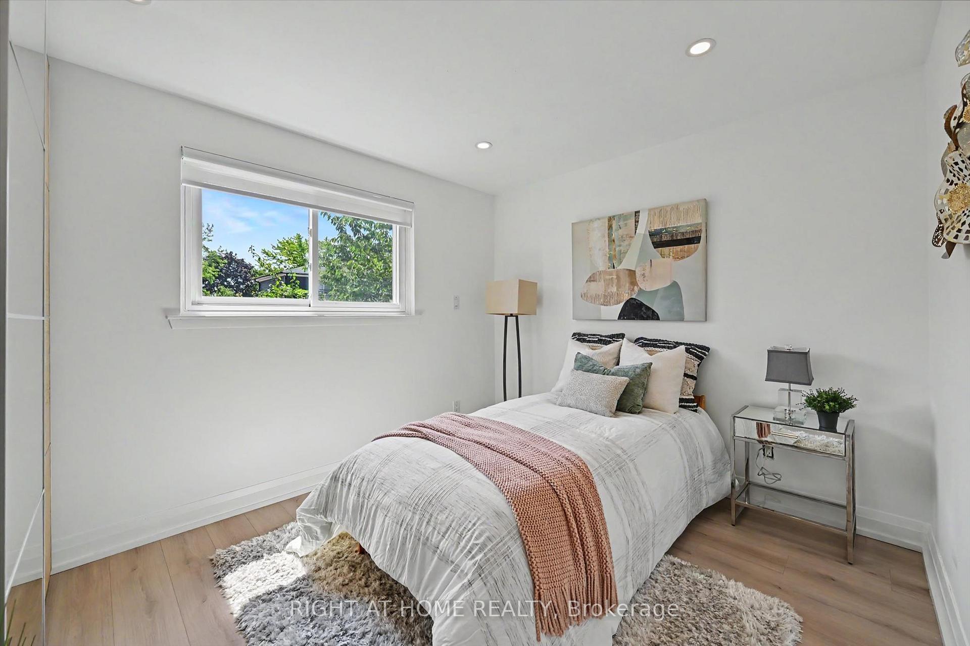 Photo 21 of 461 Withnell Crescent, Oakville, West — HOMEH