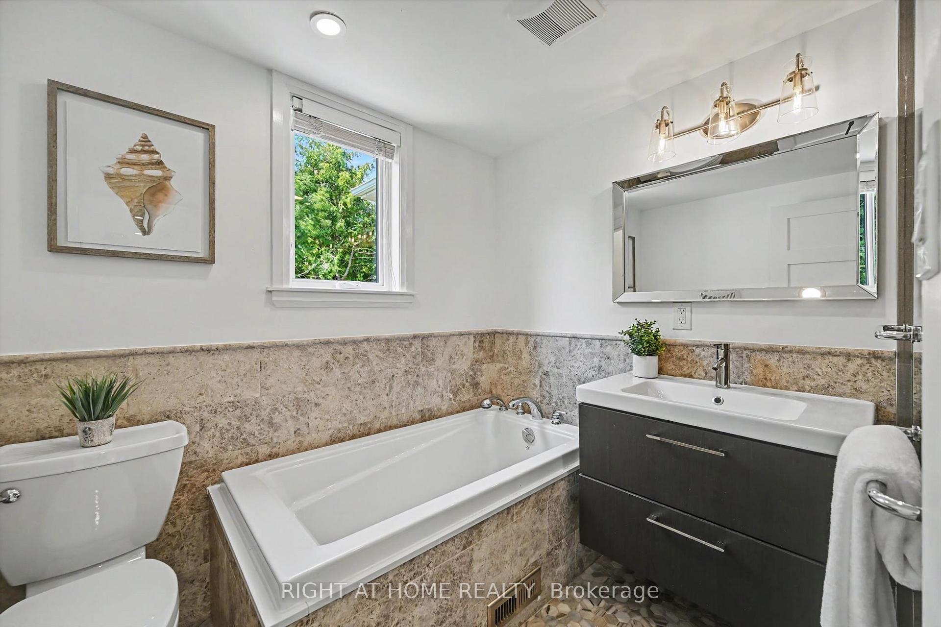 Photo 23 of 461 Withnell Crescent, Oakville, West — HOMEH