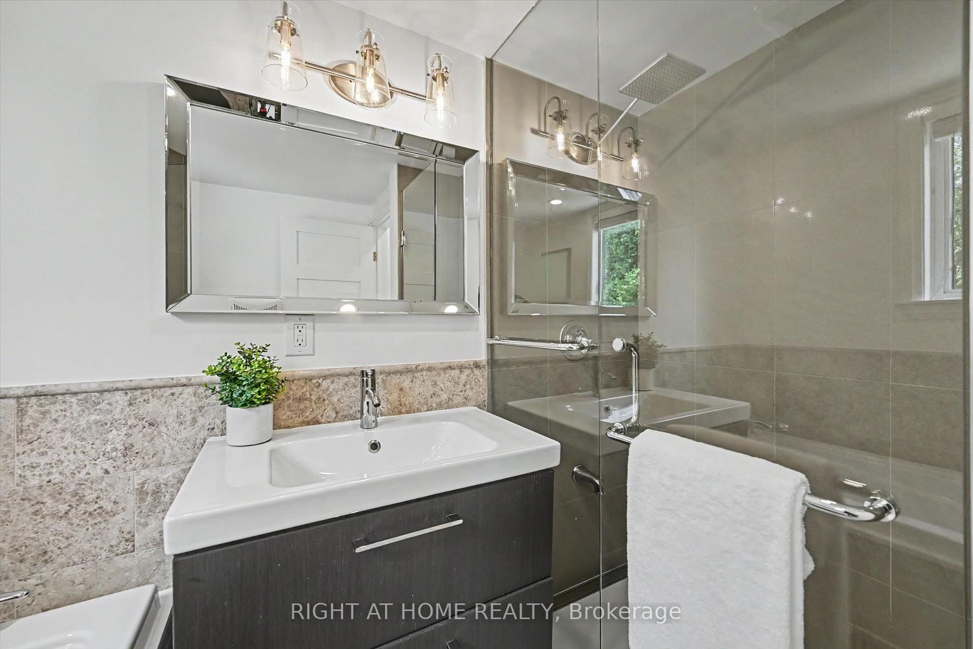 Photo 24 of 461 Withnell Crescent, Oakville, West — HOMEH