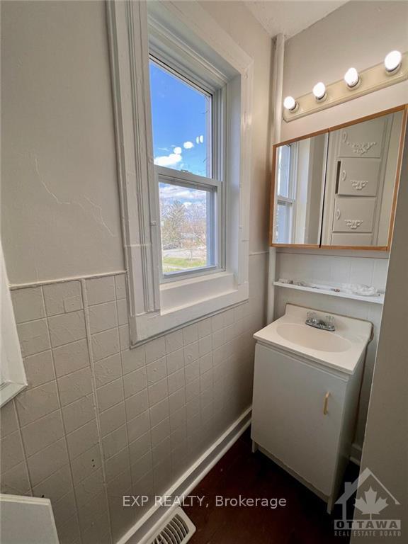 Photo 12 of Unit 2, 502 Richardson Avenue, Ottawa, Woodroffe — HOMEH