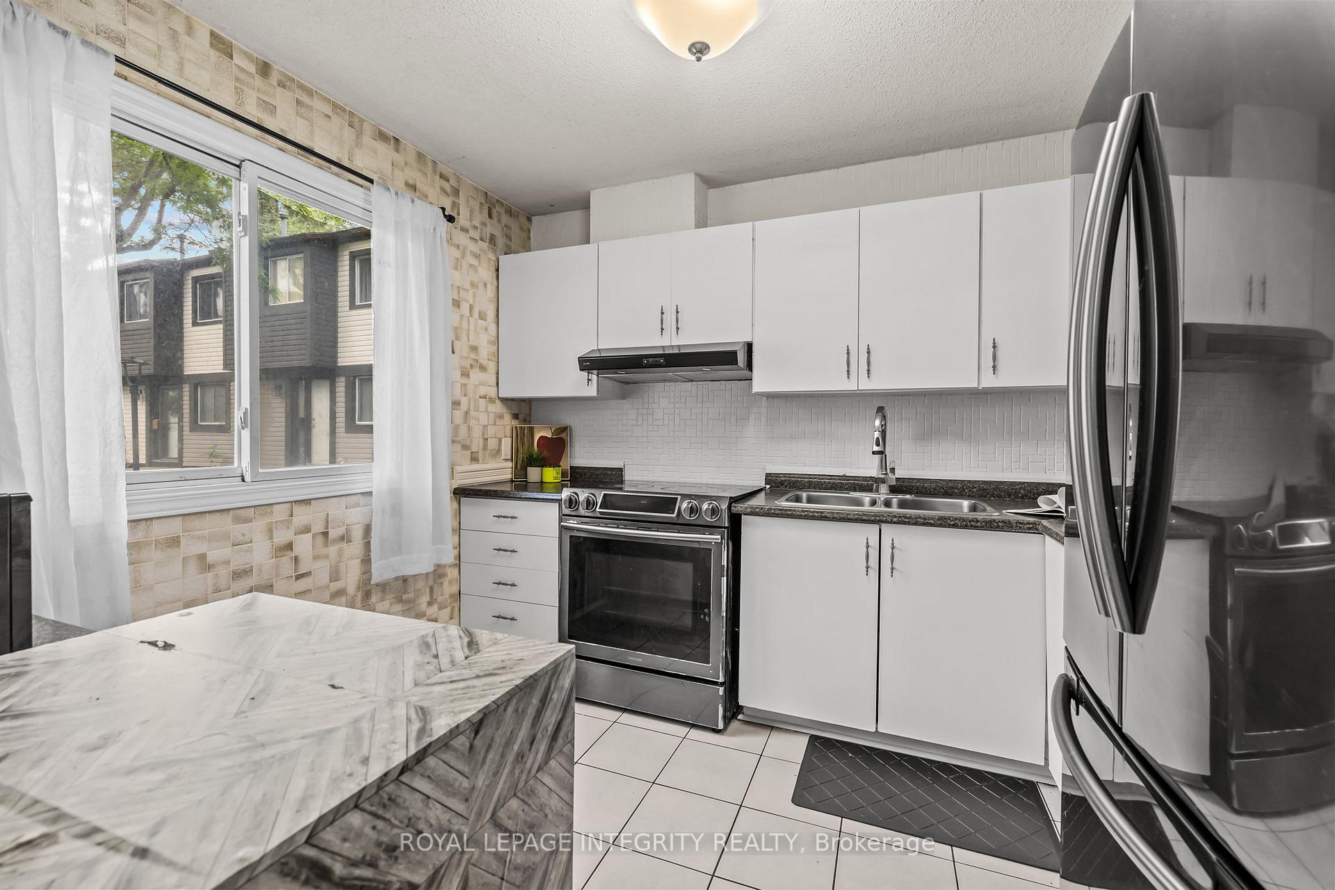 Photo 3 of 3565 Aladdin Lane, Ottawa, Blossom Park/Kemp Park/Findlay Creek — HOMEH