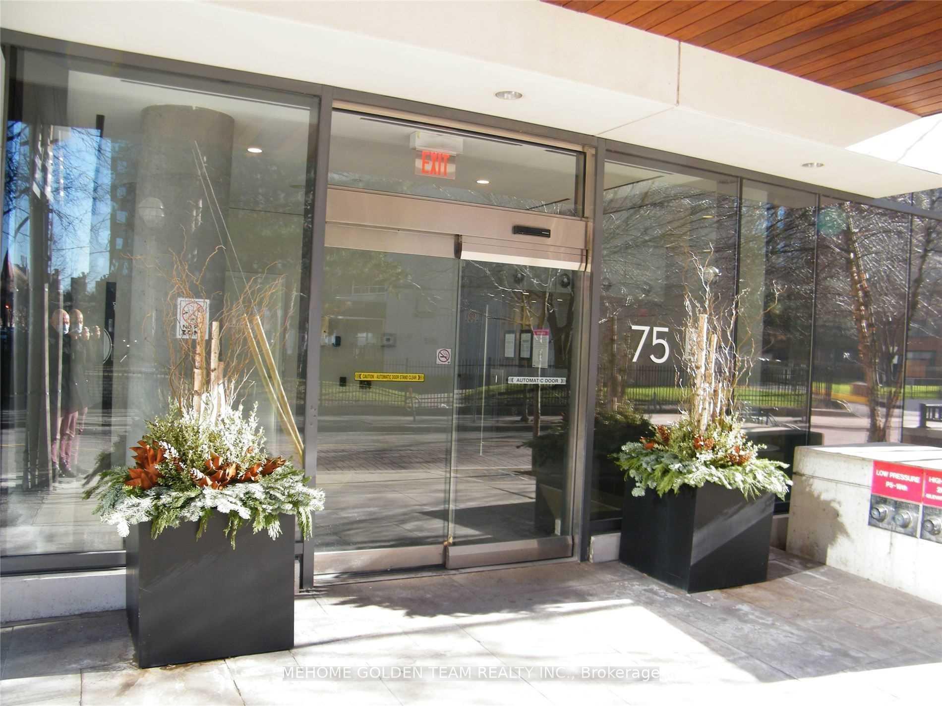 Front of Unit 901, 75 St Nicholas Street