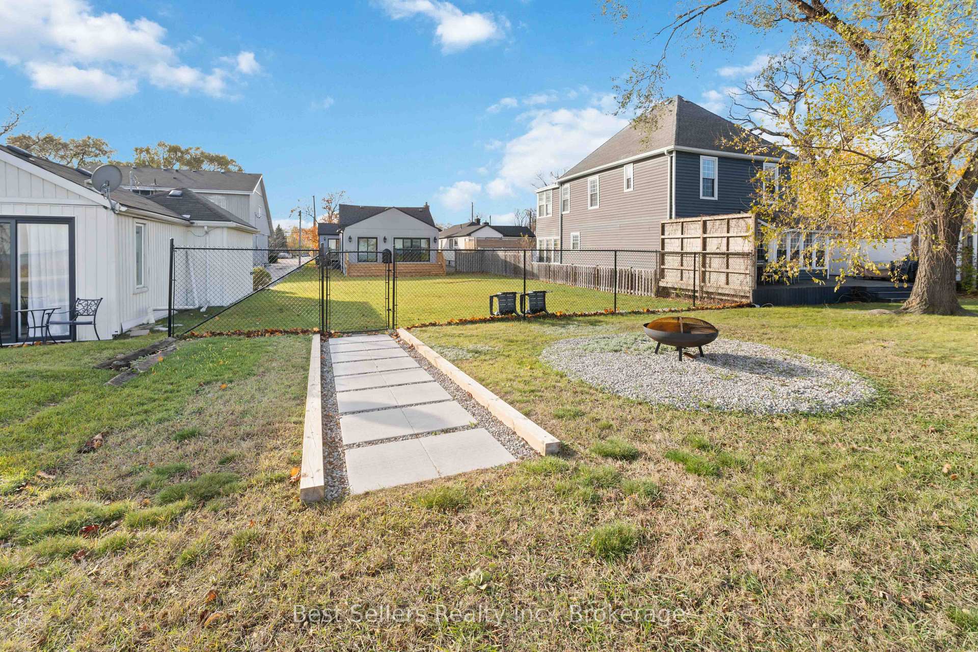 Photo 44 of 599 Beach Boulevard, Hamilton, Hamilton Beach — HOMEH