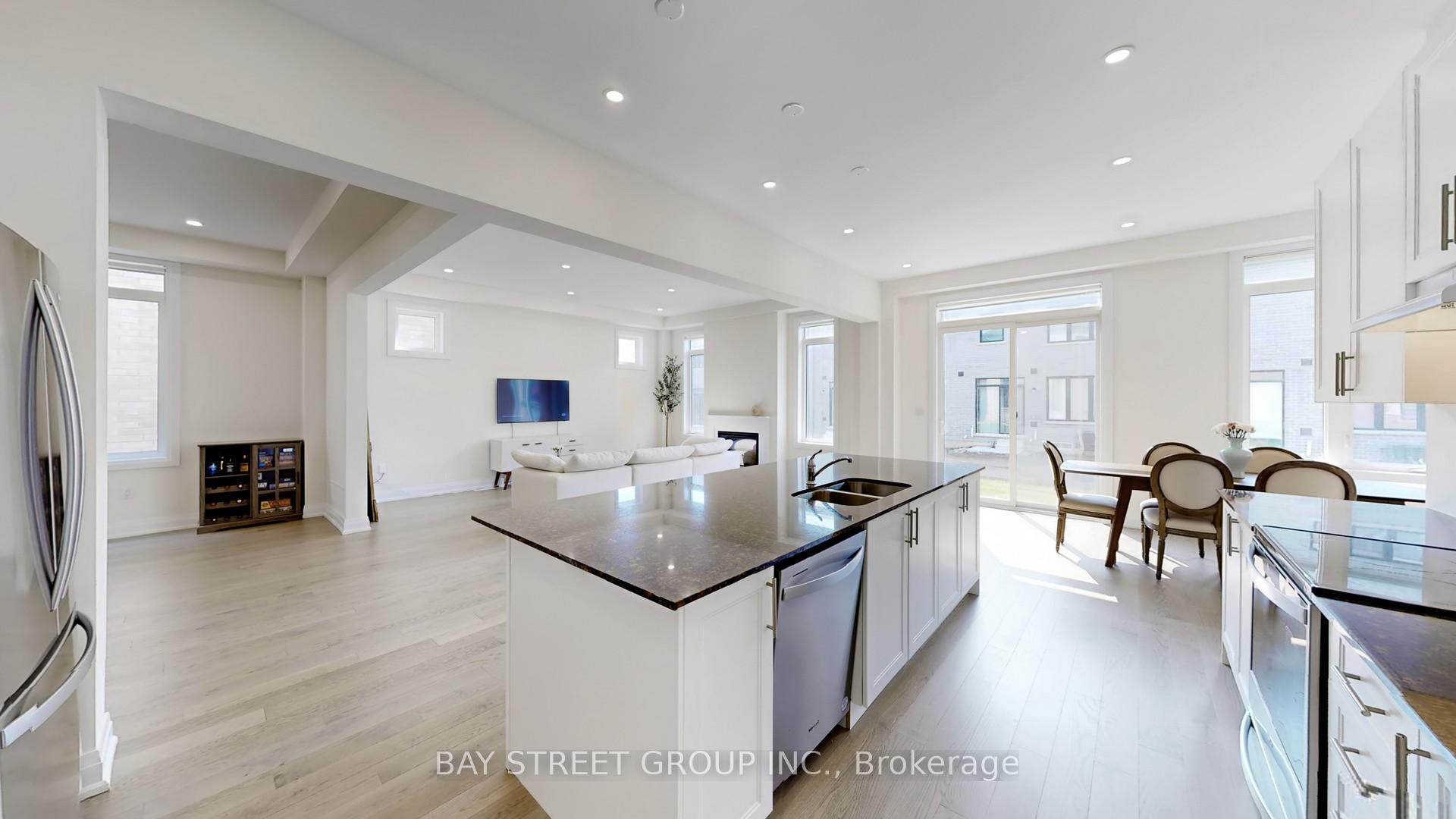 Photo 3 of Upper Two Bedrooms  - 97 Halldorson Avenue, Aurora, Bayview Northeast — HOMEH