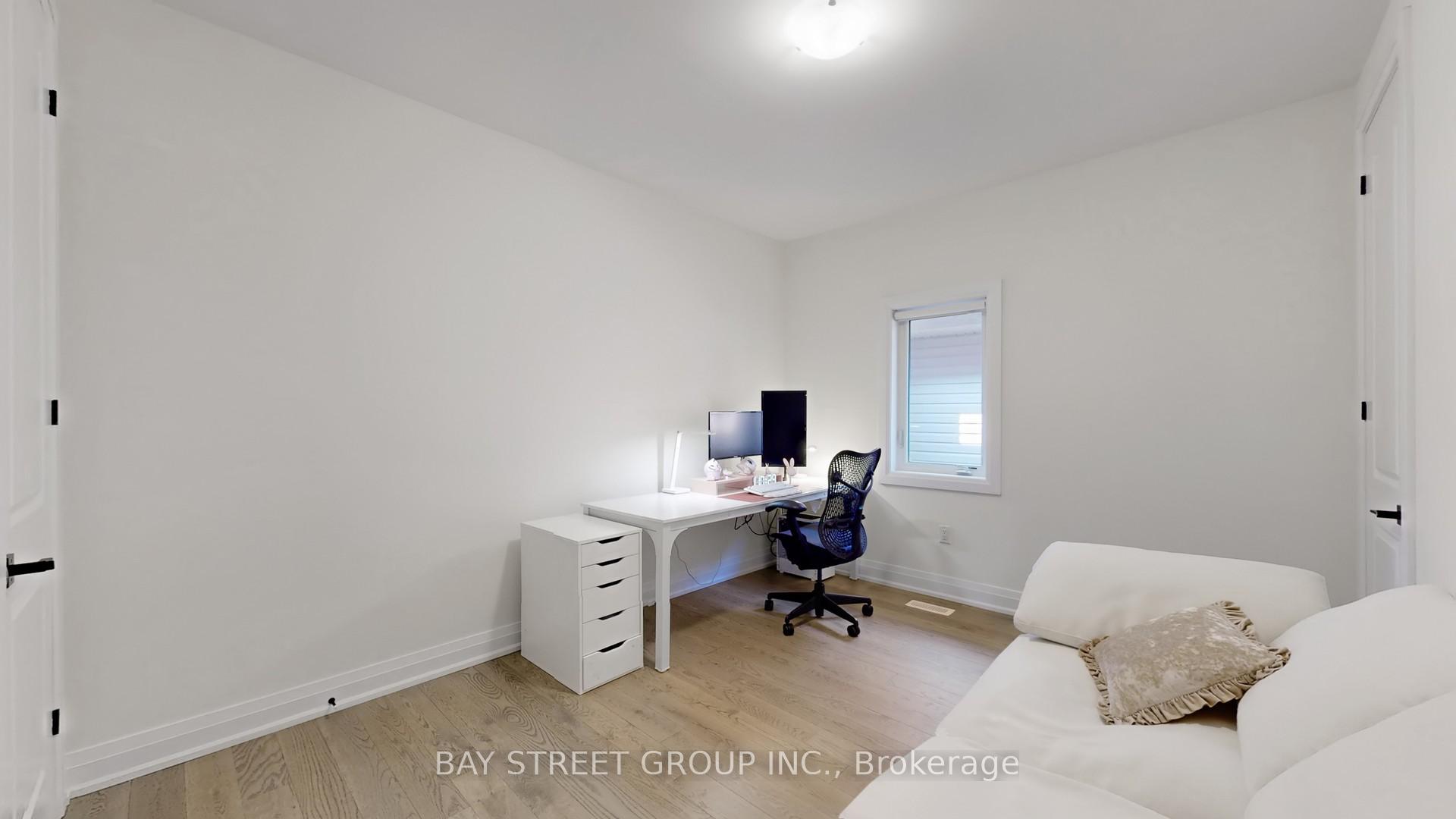 Photo 7 of Upper Two Bedrooms  - 97 Halldorson Avenue, Aurora, Bayview Northeast — HOMEH