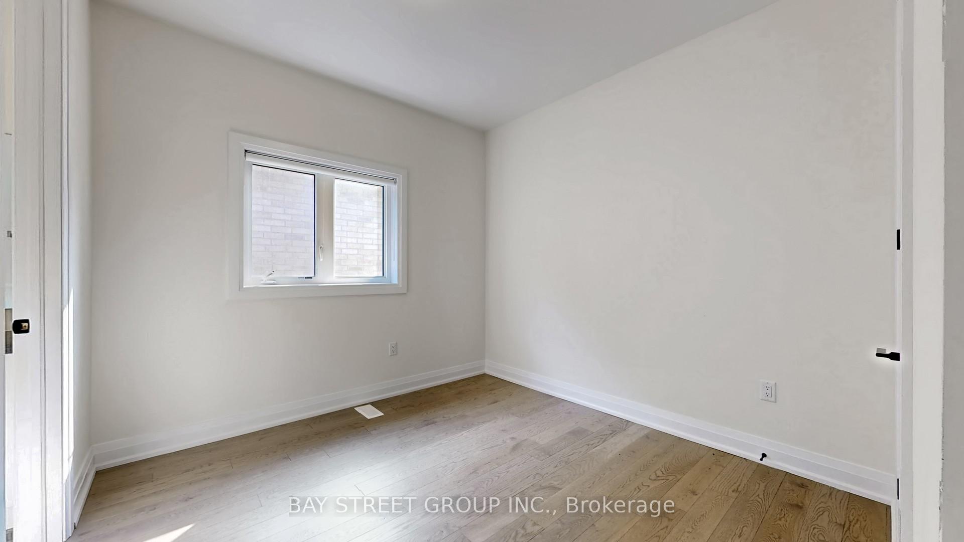 Photo 8 of Upper Two Bedrooms  - 97 Halldorson Avenue, Aurora, Bayview Northeast — HOMEH