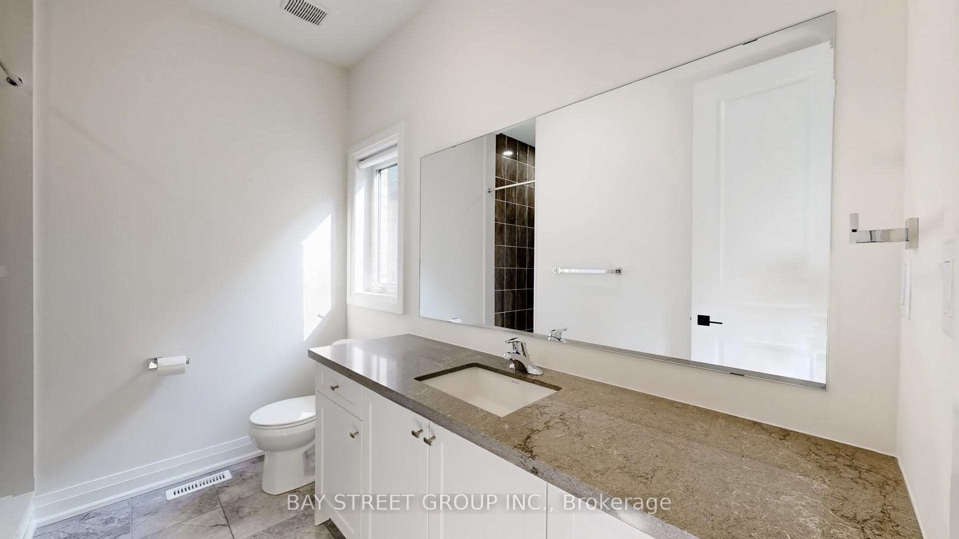Photo 10 of Upper Two Bedrooms  - 97 Halldorson Avenue, Aurora, Bayview Northeast — HOMEH