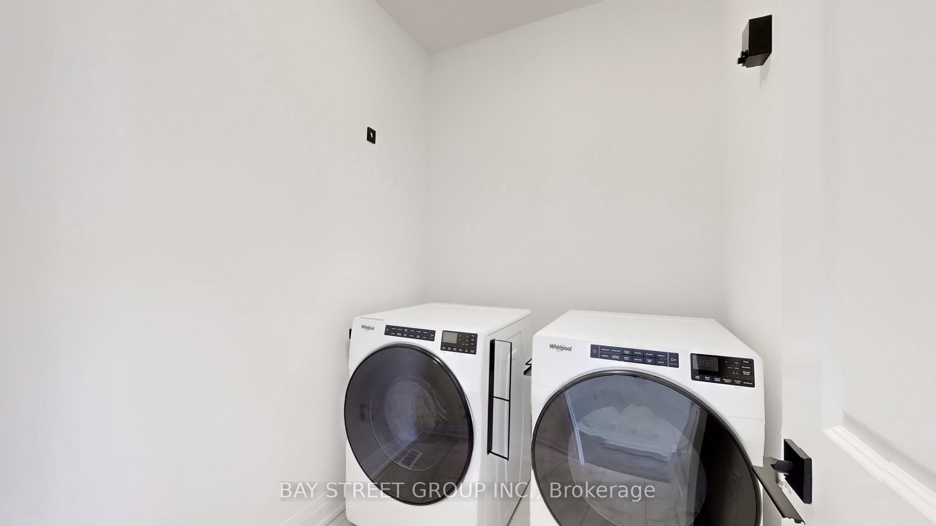 Photo 11 of Upper Two Bedrooms  - 97 Halldorson Avenue, Aurora, Bayview Northeast — HOMEH