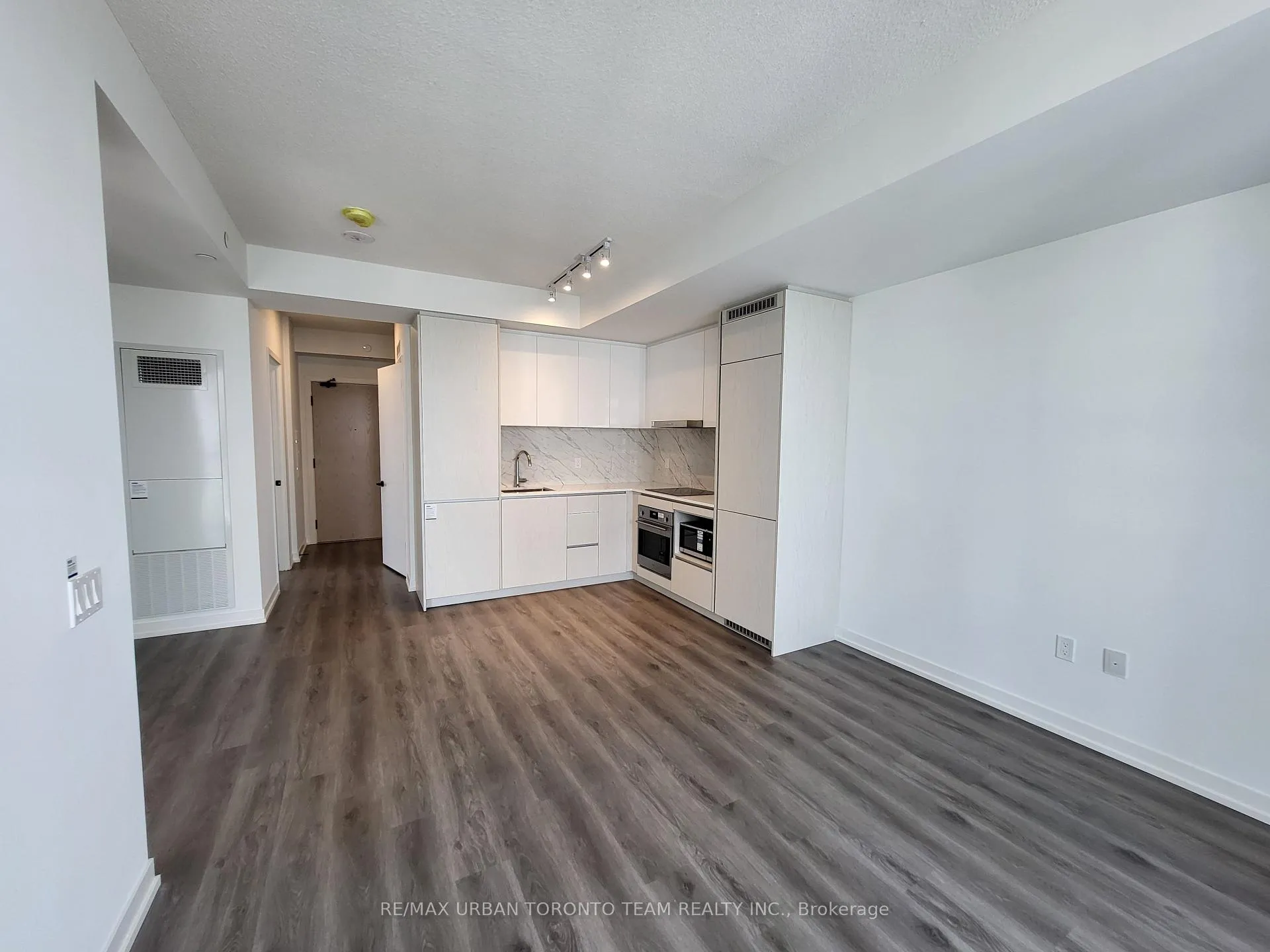 Photo 2 of Unit 2703, 28 Interchange Way, Vaughan, Vaughan Corporate Centre — HOMEH