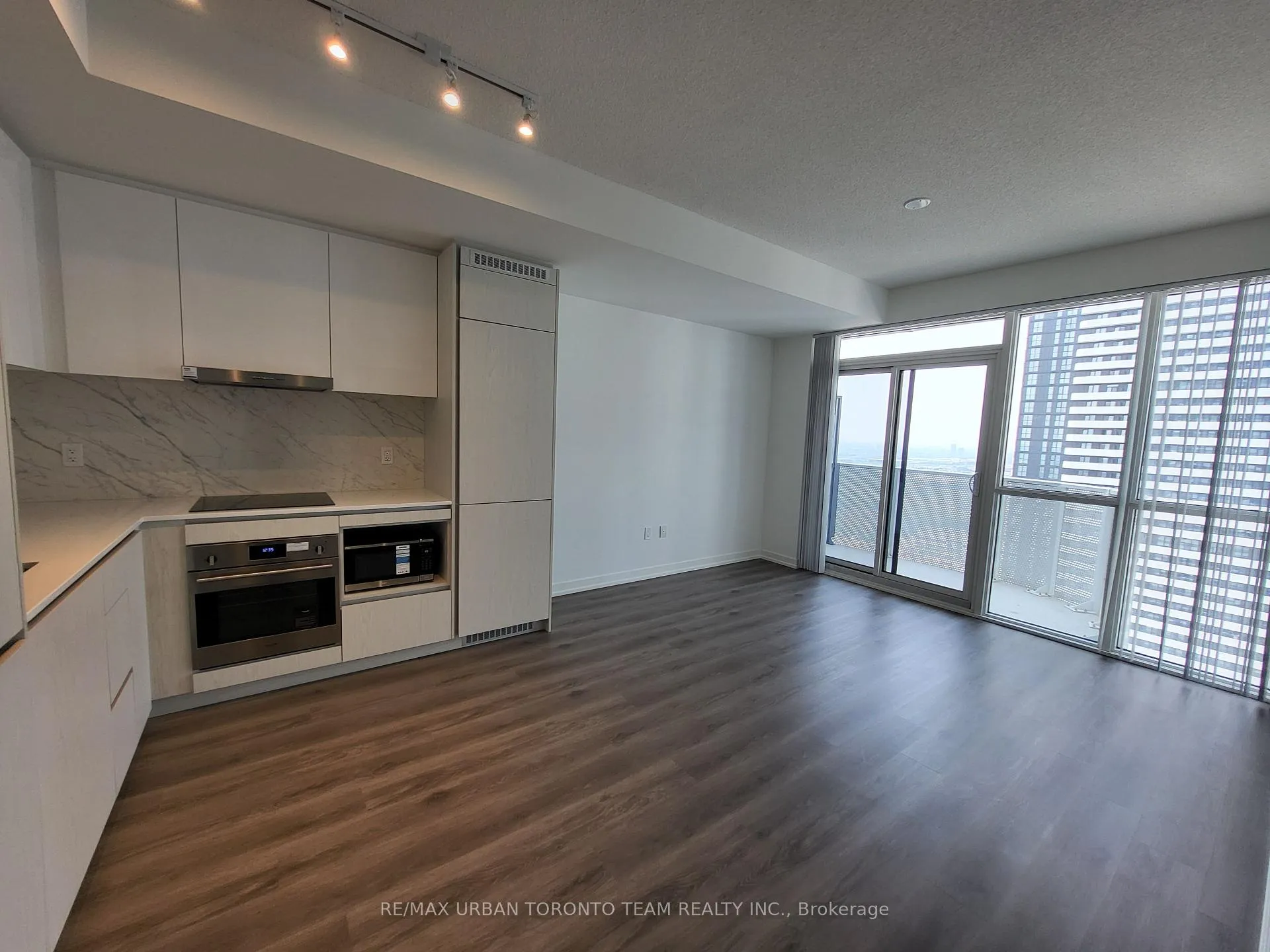 Photo 4 of Unit 2703, 28 Interchange Way, Vaughan, Vaughan Corporate Centre — HOMEH