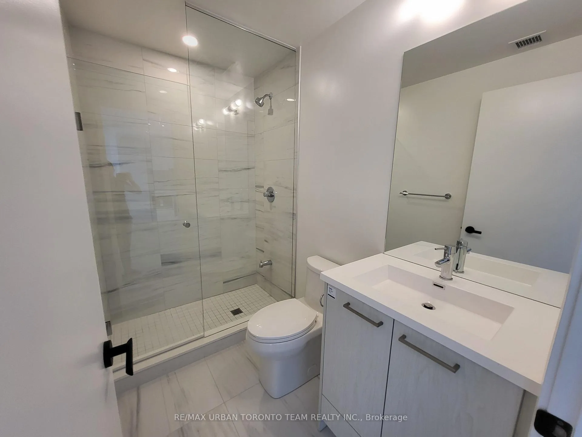 Photo 9 of Unit 2703, 28 Interchange Way, Vaughan, Vaughan Corporate Centre — HOMEH