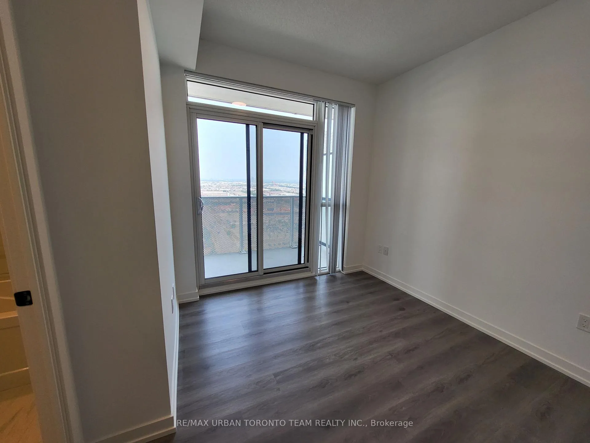 Photo 10 of Unit 2703, 28 Interchange Way, Vaughan, Vaughan Corporate Centre — HOMEH