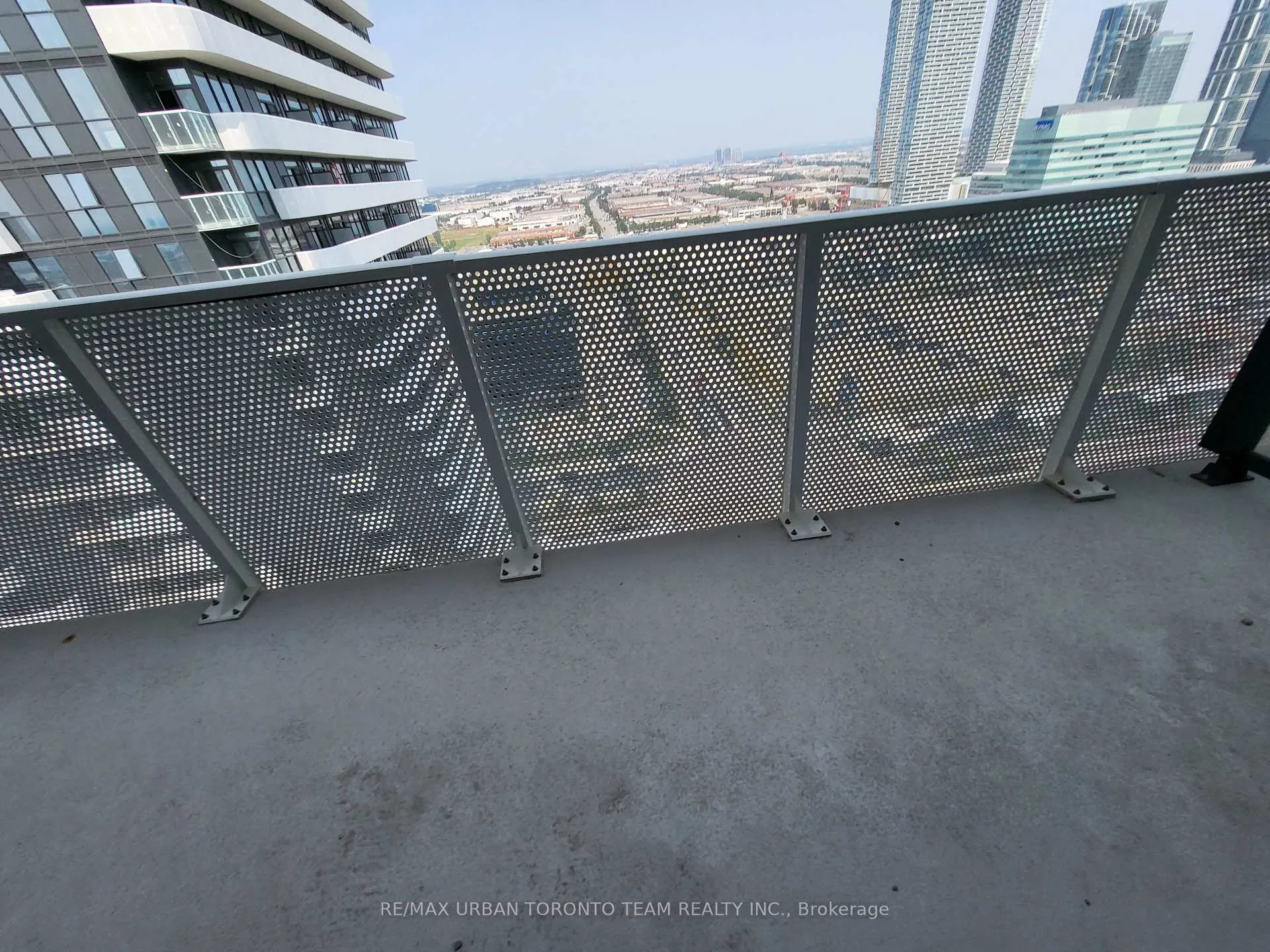 Photo 12 of Unit 2703, 28 Interchange Way, Vaughan, Vaughan Corporate Centre — HOMEH