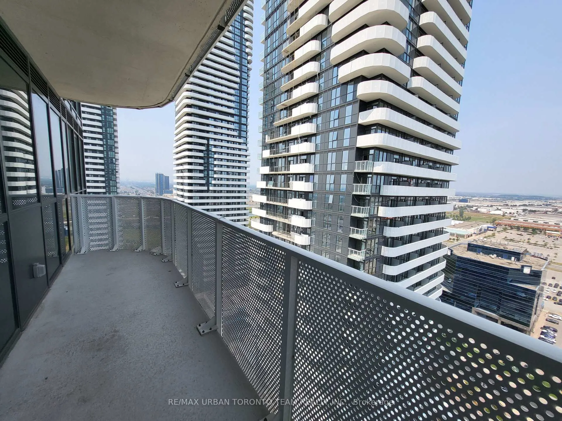 Photo 14 of Unit 2703, 28 Interchange Way, Vaughan, Vaughan Corporate Centre — HOMEH