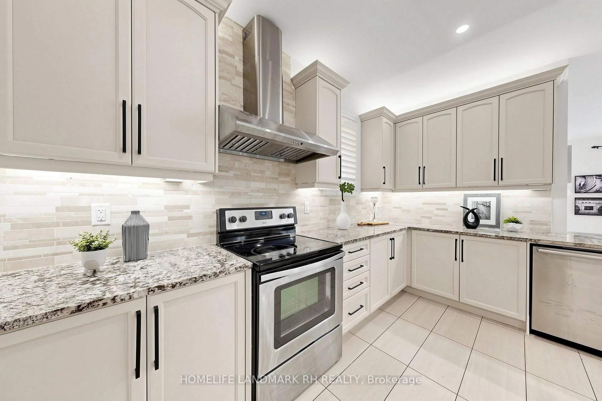 Photo 25 of 70 Murison Drive, Markham, Cathedraltown — HOMEH