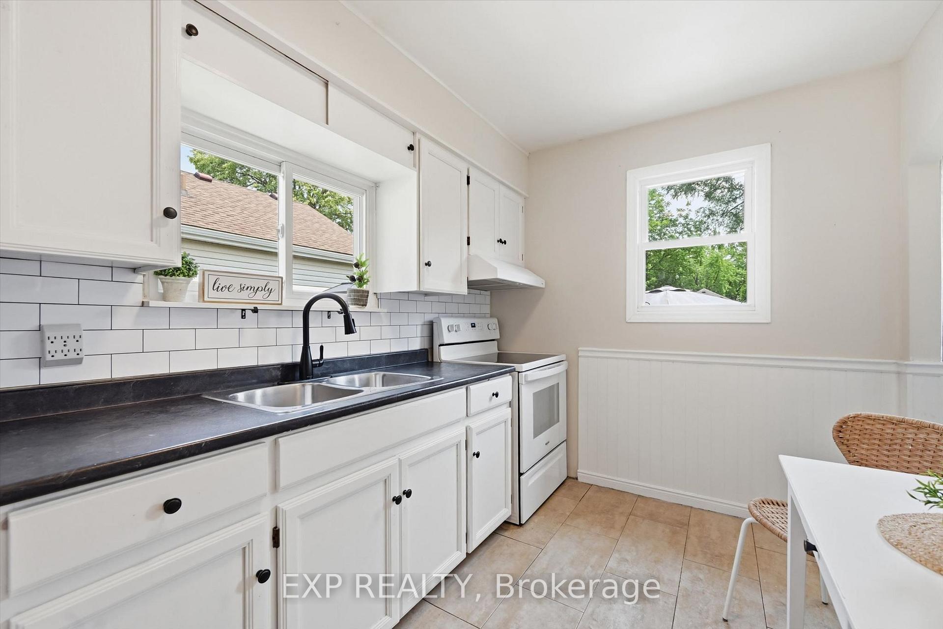 Photo 4 of 129 East 25th Street, Hamilton, Eastmount — HOMEH