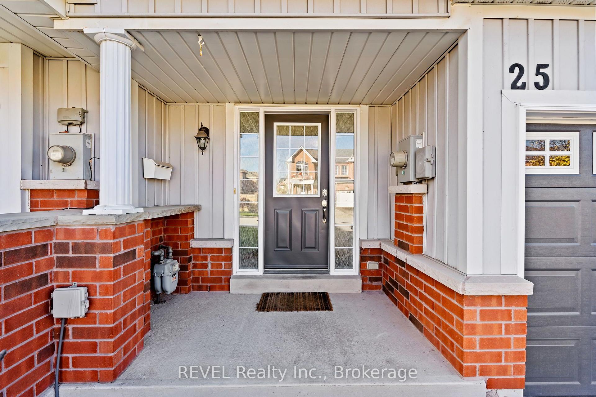 Photo 3 of 25 Colonel Lyall Street, St. Catharines, Secord Woods — HOMEH