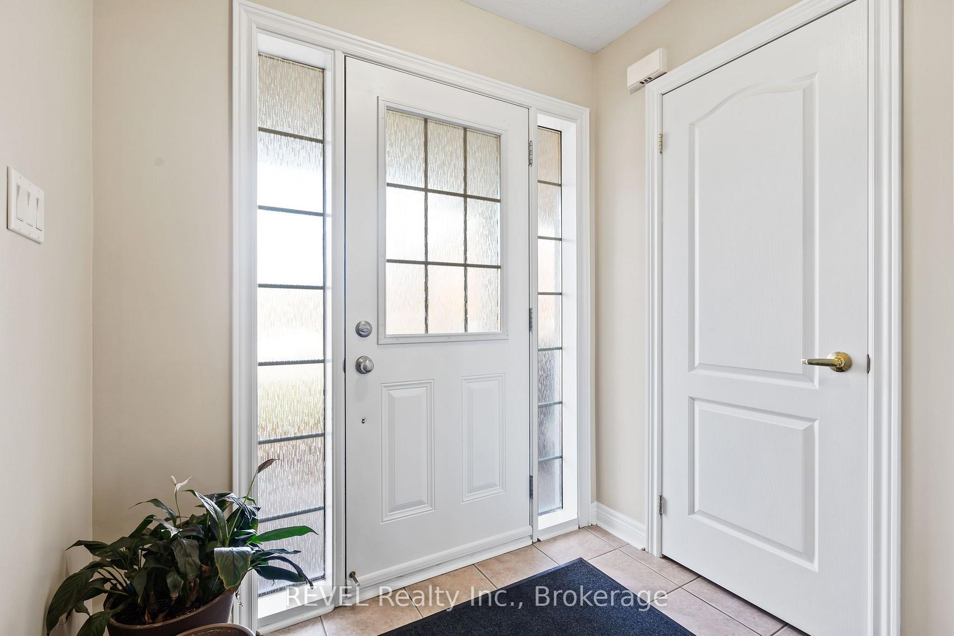 Photo 4 of 25 Colonel Lyall Street, St. Catharines, Secord Woods — HOMEH