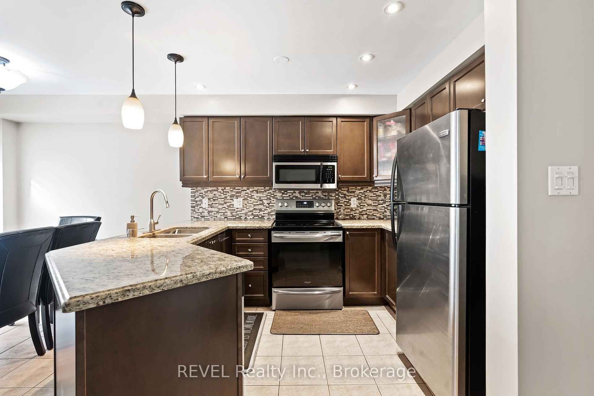 Photo 7 of 25 Colonel Lyall Street, St. Catharines, Secord Woods — HOMEH