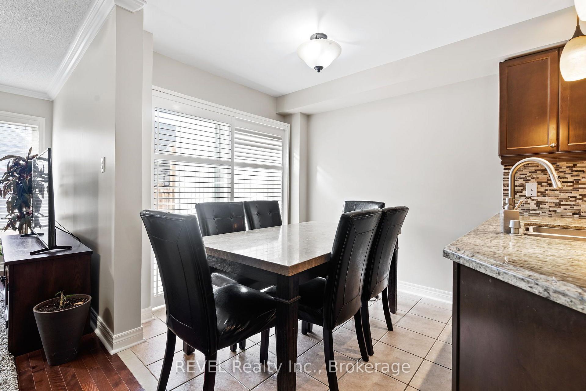 Photo 8 of 25 Colonel Lyall Street, St. Catharines, Secord Woods — HOMEH
