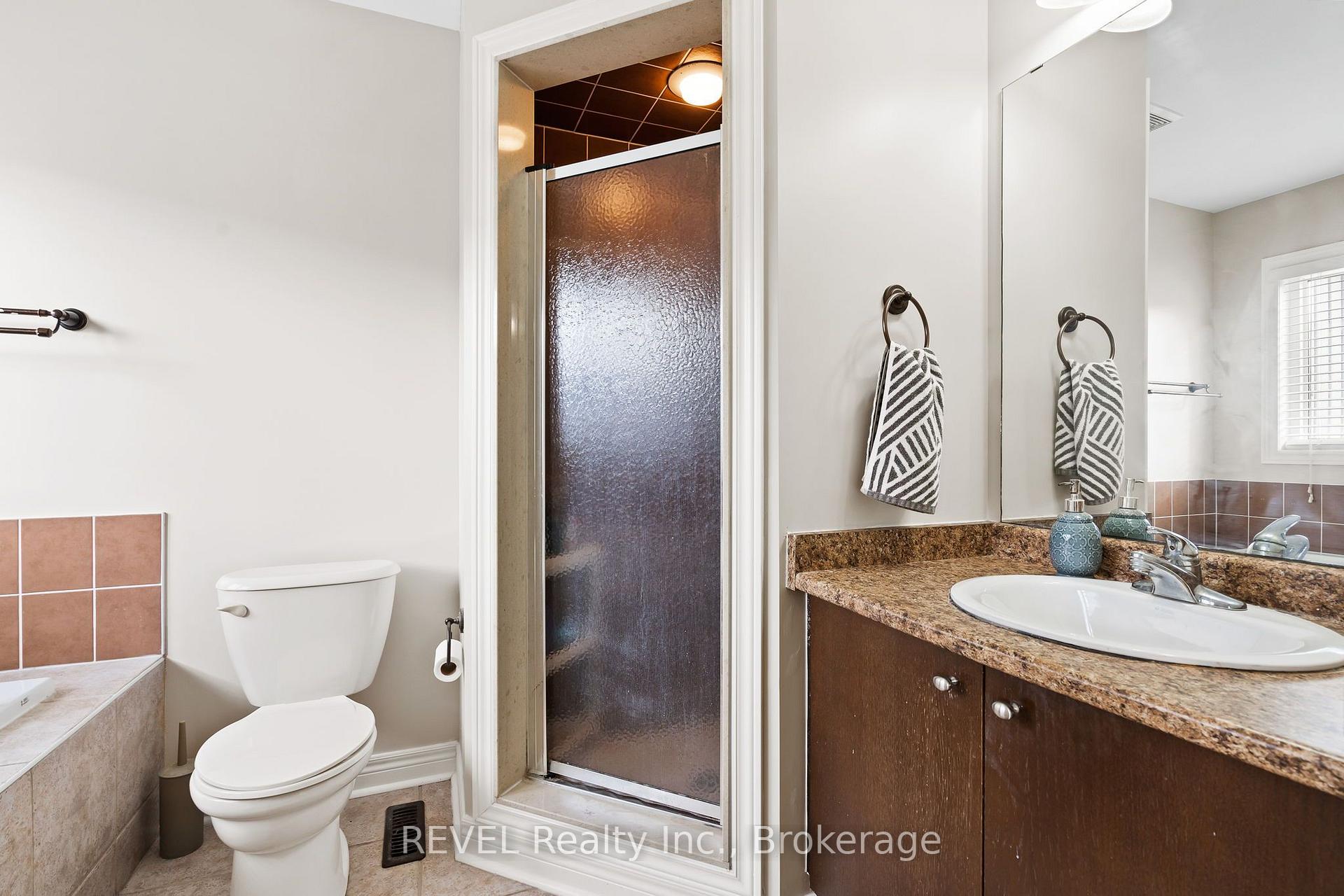 Photo 15 of 25 Colonel Lyall Street, St. Catharines, Secord Woods — HOMEH