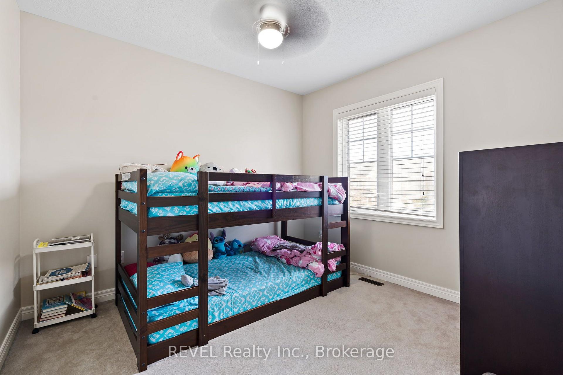 Photo 18 of 25 Colonel Lyall Street, St. Catharines, Secord Woods — HOMEH