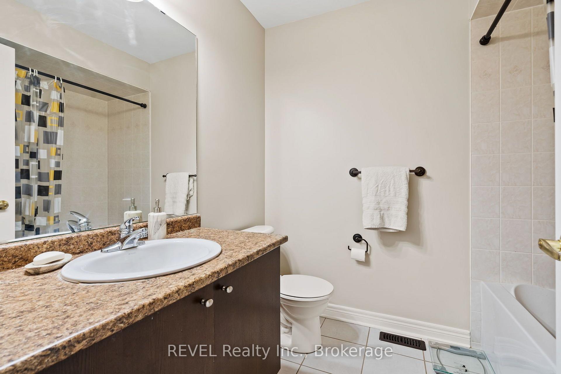 Photo 19 of 25 Colonel Lyall Street, St. Catharines, Secord Woods — HOMEH