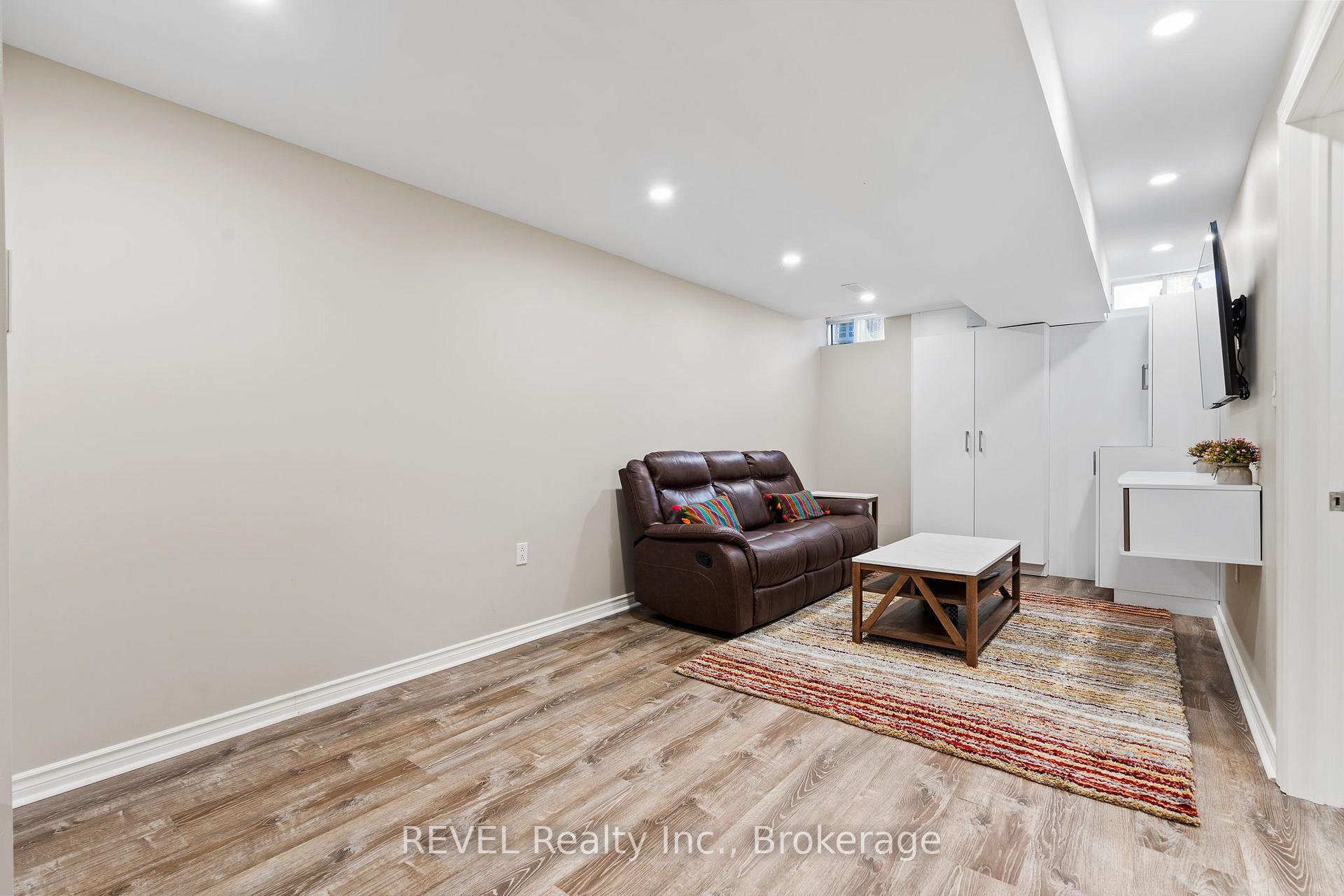 Photo 23 of 25 Colonel Lyall Street, St. Catharines, Secord Woods — HOMEH