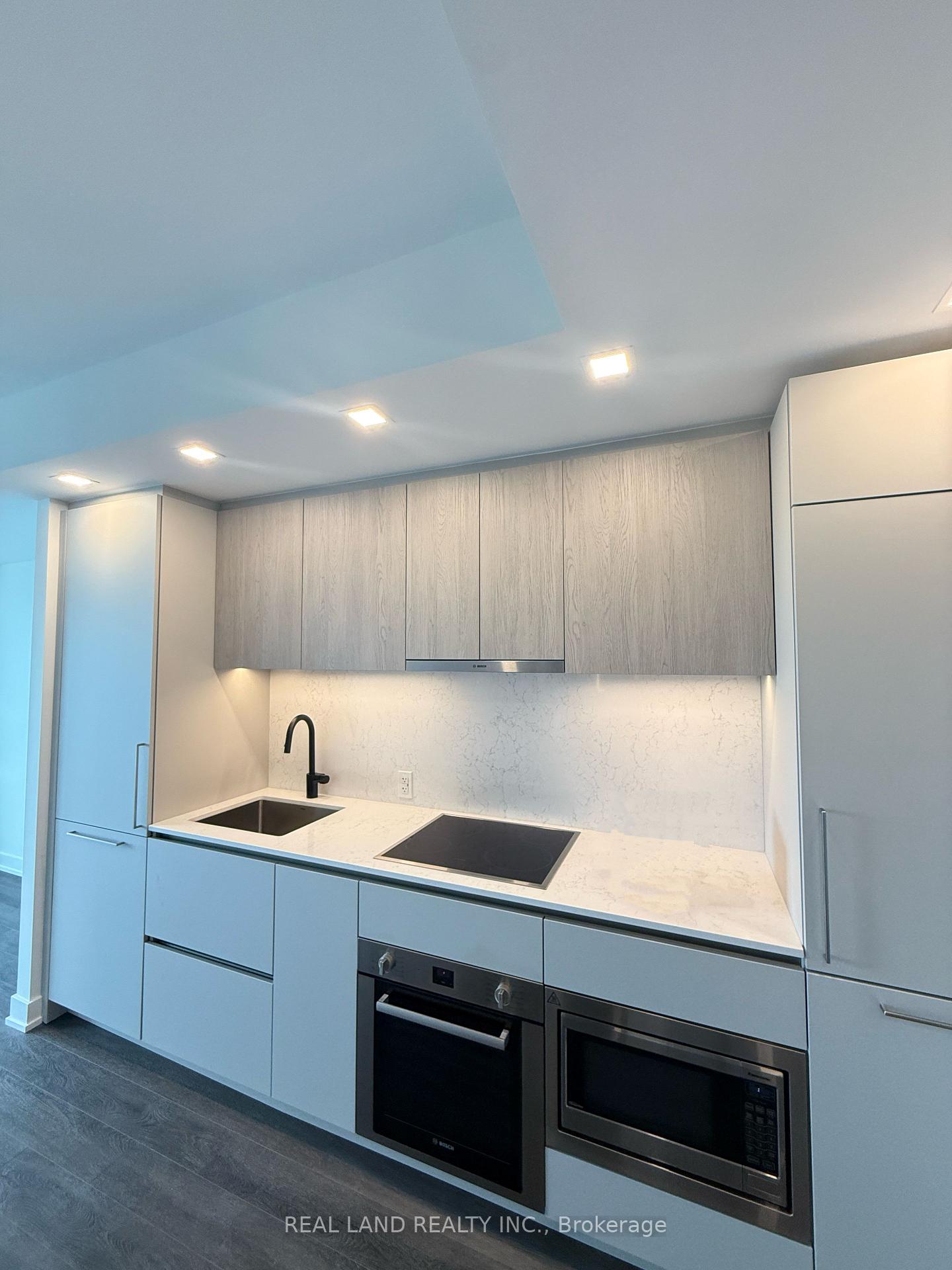 Front of Unit 4008, 609 Sherbourne St Street