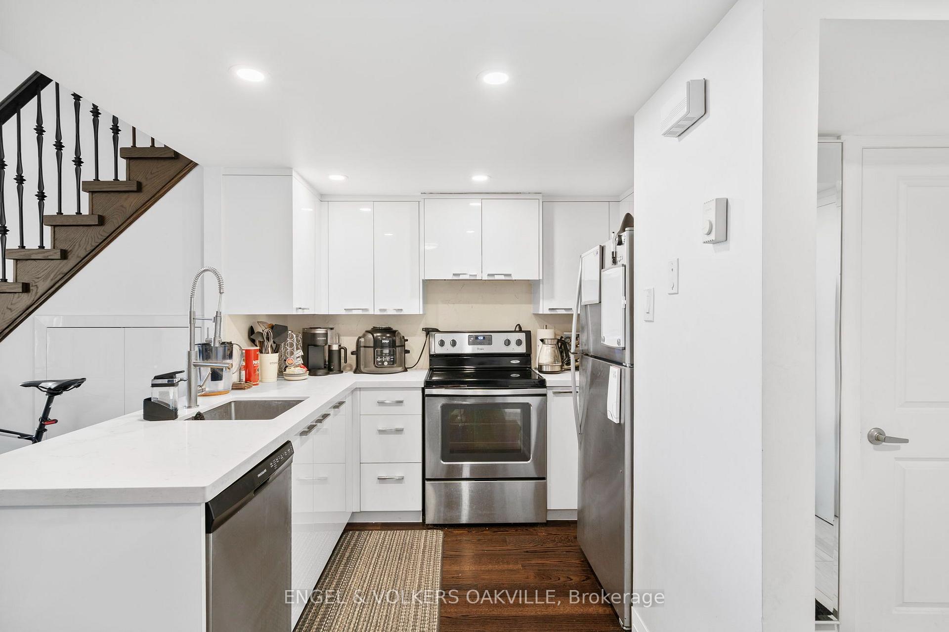 Photo 5 of Unit 416, 100 Bronte Road, Oakville, Bronte — HOMEH