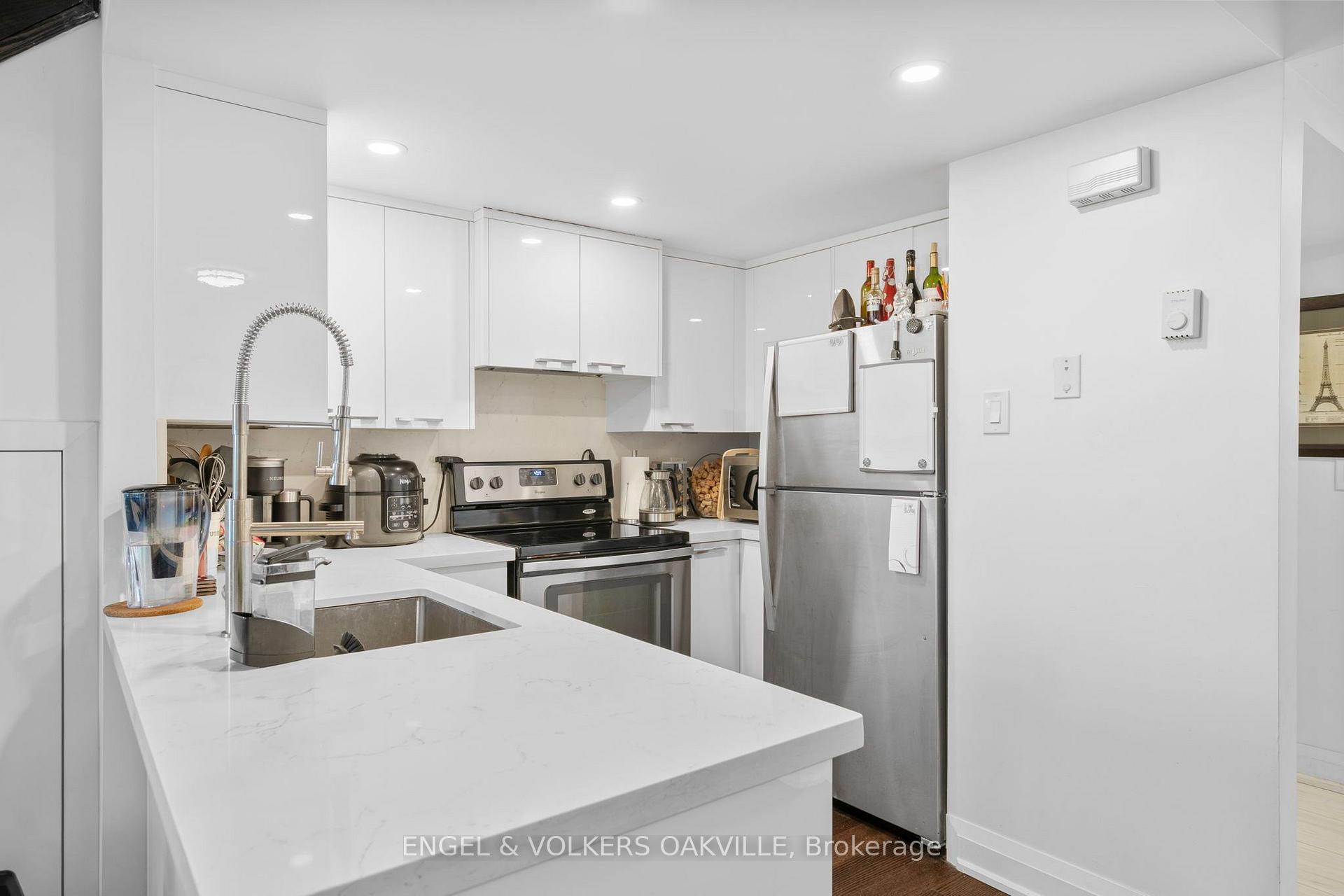Photo 6 of Unit 416, 100 Bronte Road, Oakville, Bronte — HOMEH