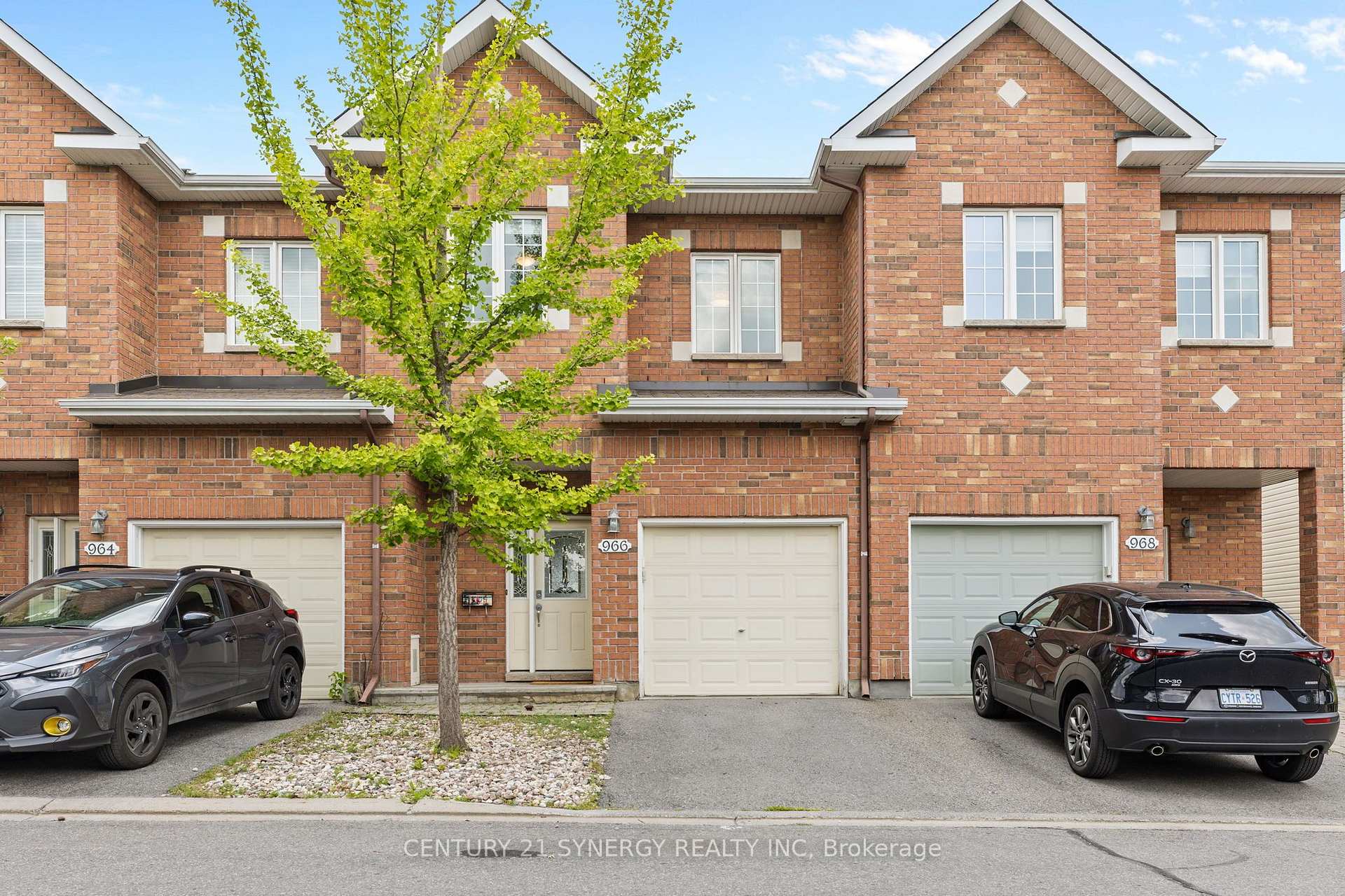 Photo 1 of 966 Torovin Private, Ottawa, Pineview — HOMEH