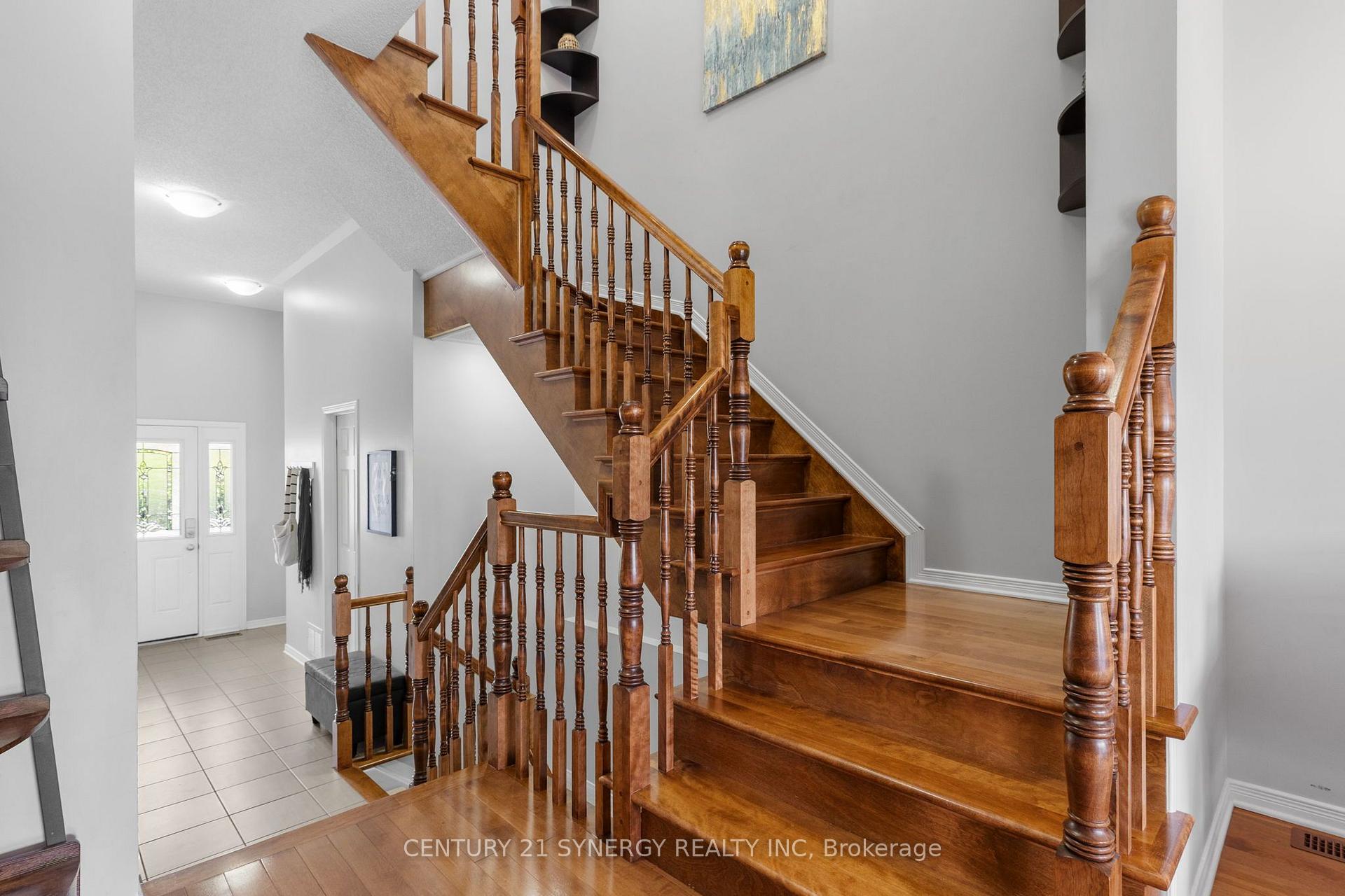 Photo 4 of 966 Torovin Private, Ottawa, Pineview — HOMEH