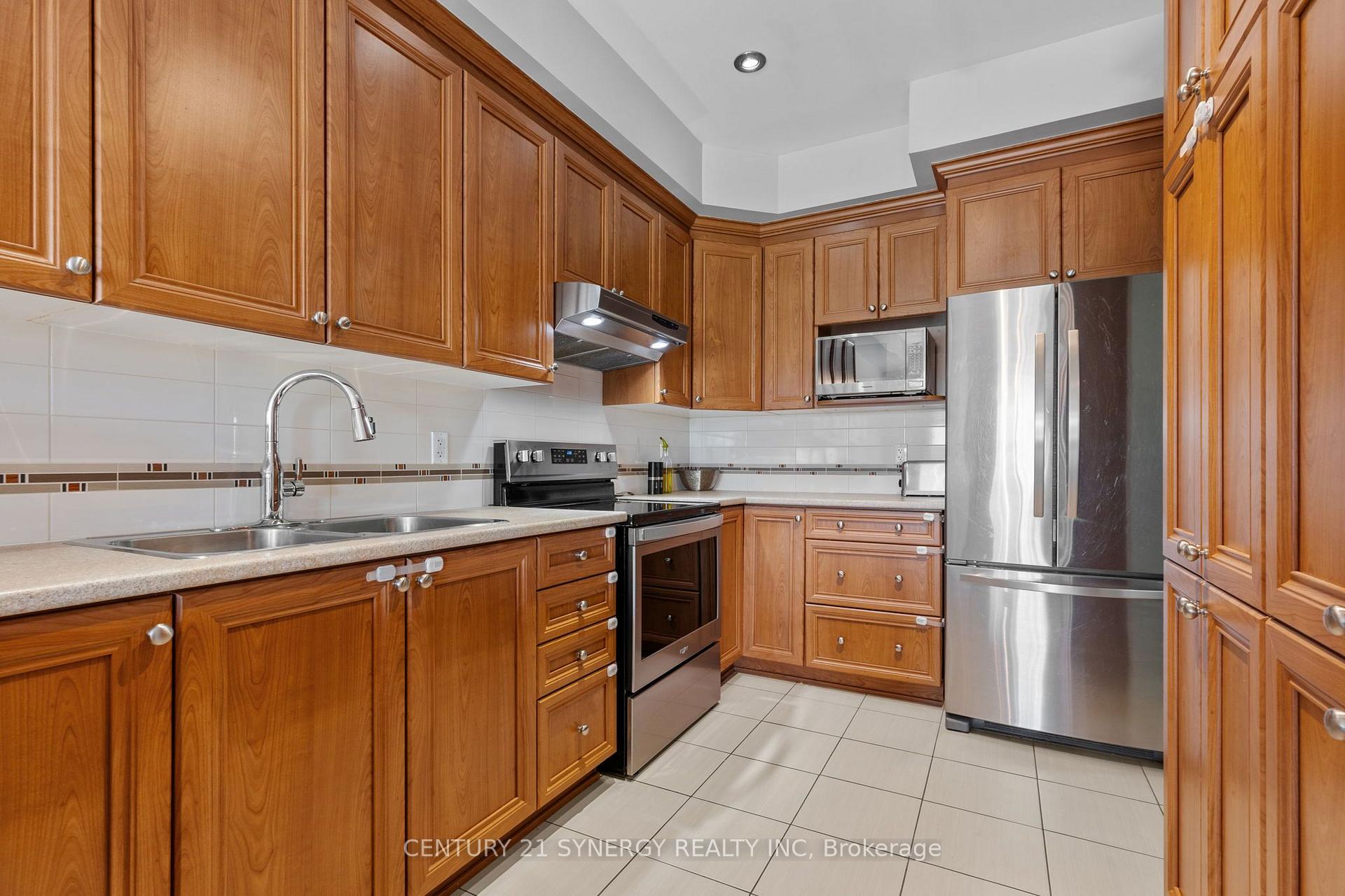 Photo 6 of 966 Torovin Private, Ottawa, Pineview — HOMEH
