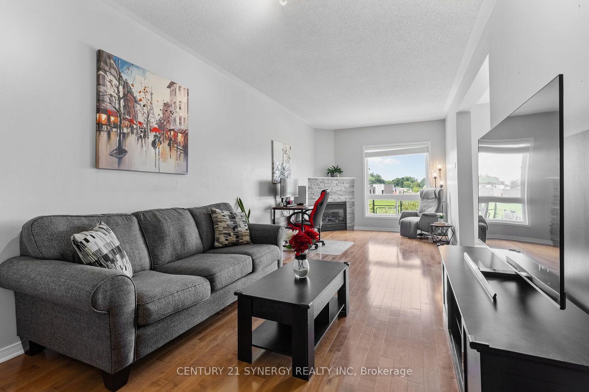 Photo 10 of 966 Torovin Private, Ottawa, Pineview — HOMEH