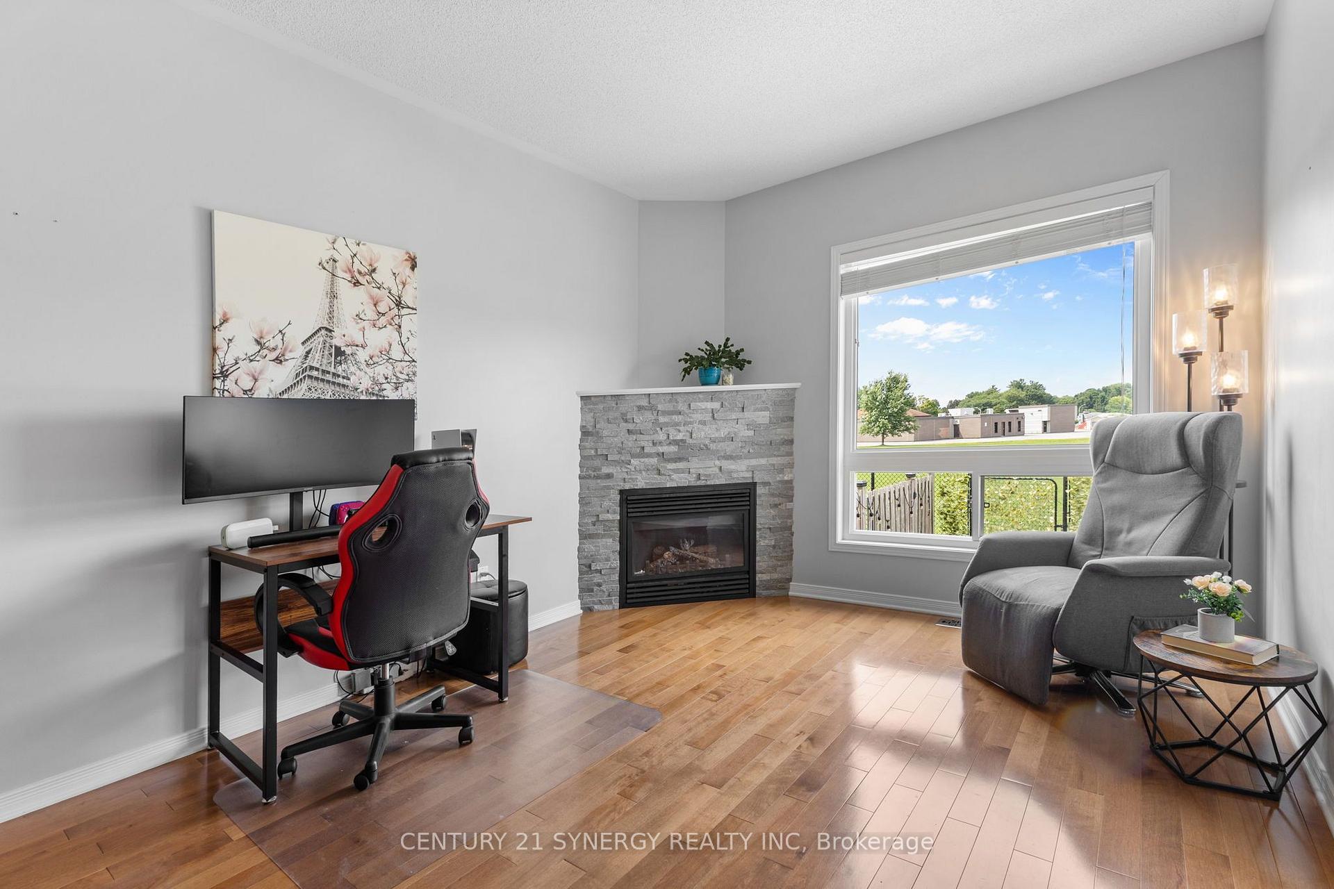 Photo 11 of 966 Torovin Private, Ottawa, Pineview — HOMEH