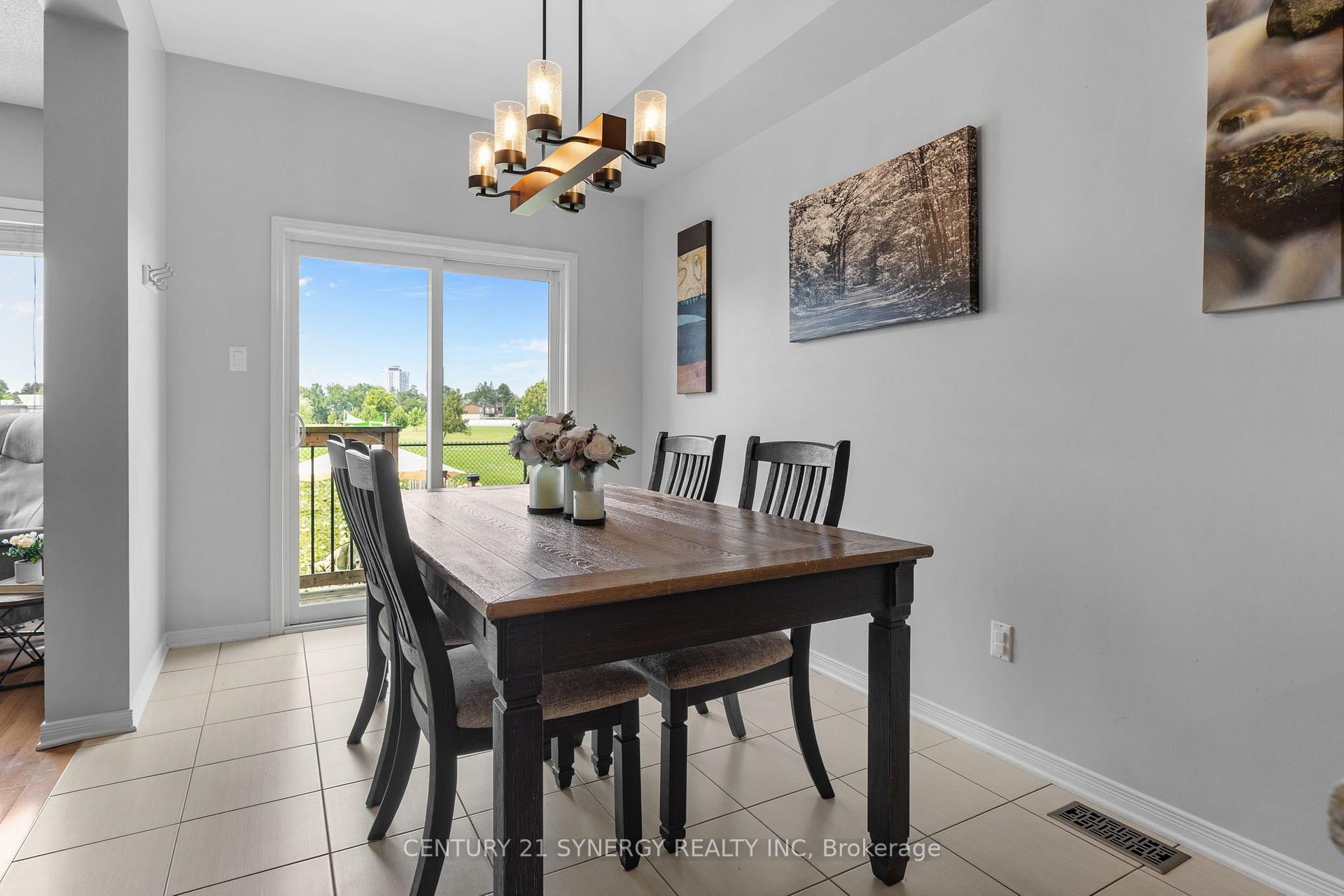Photo 15 of 966 Torovin Private, Ottawa, Pineview — HOMEH