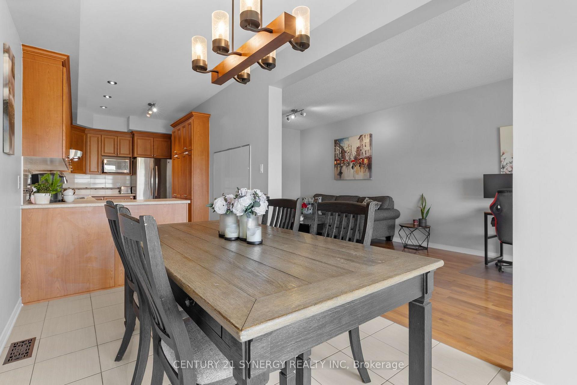 Photo 16 of 966 Torovin Private, Ottawa, Pineview — HOMEH