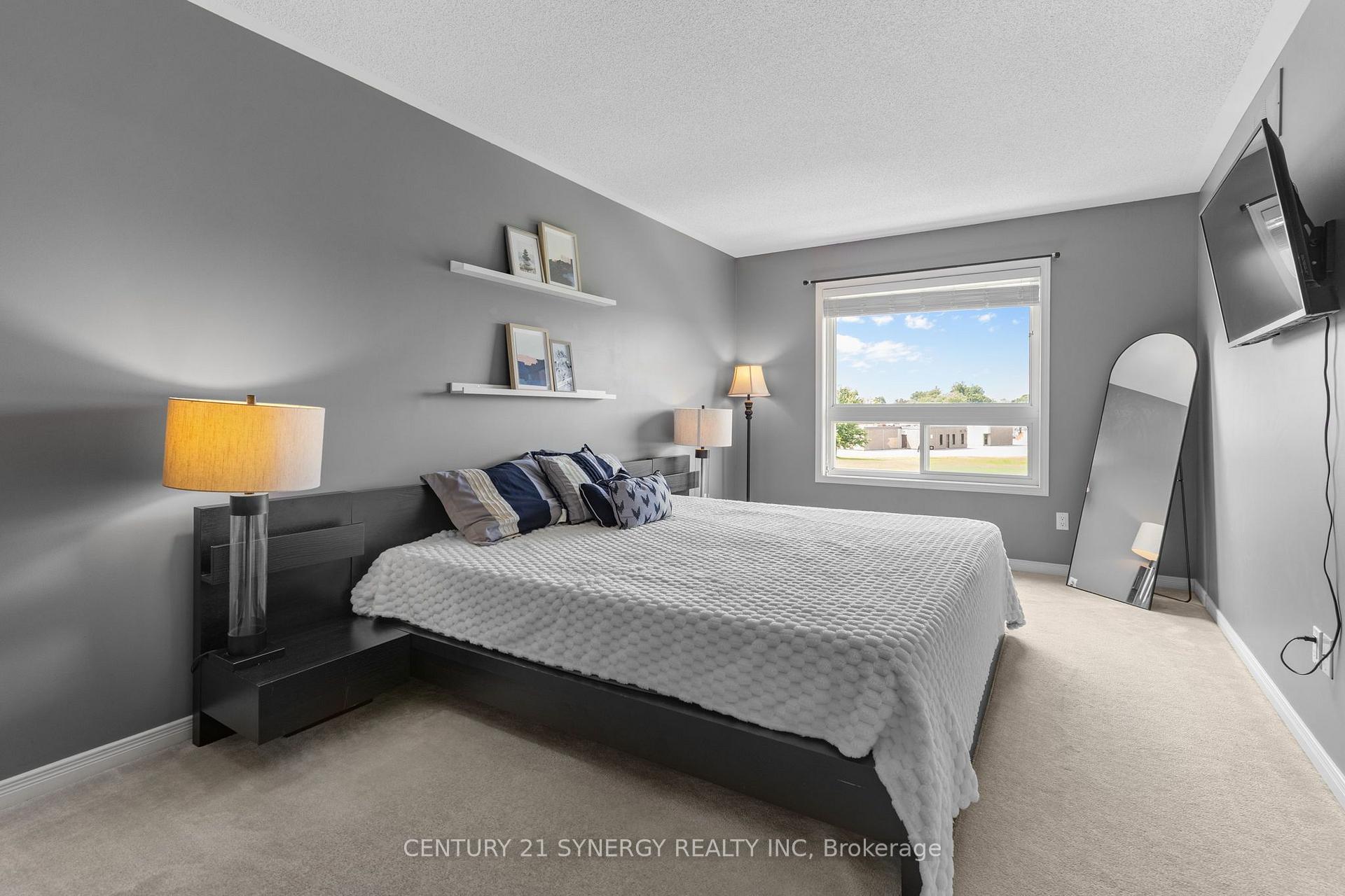 Photo 17 of 966 Torovin Private, Ottawa, Pineview — HOMEH