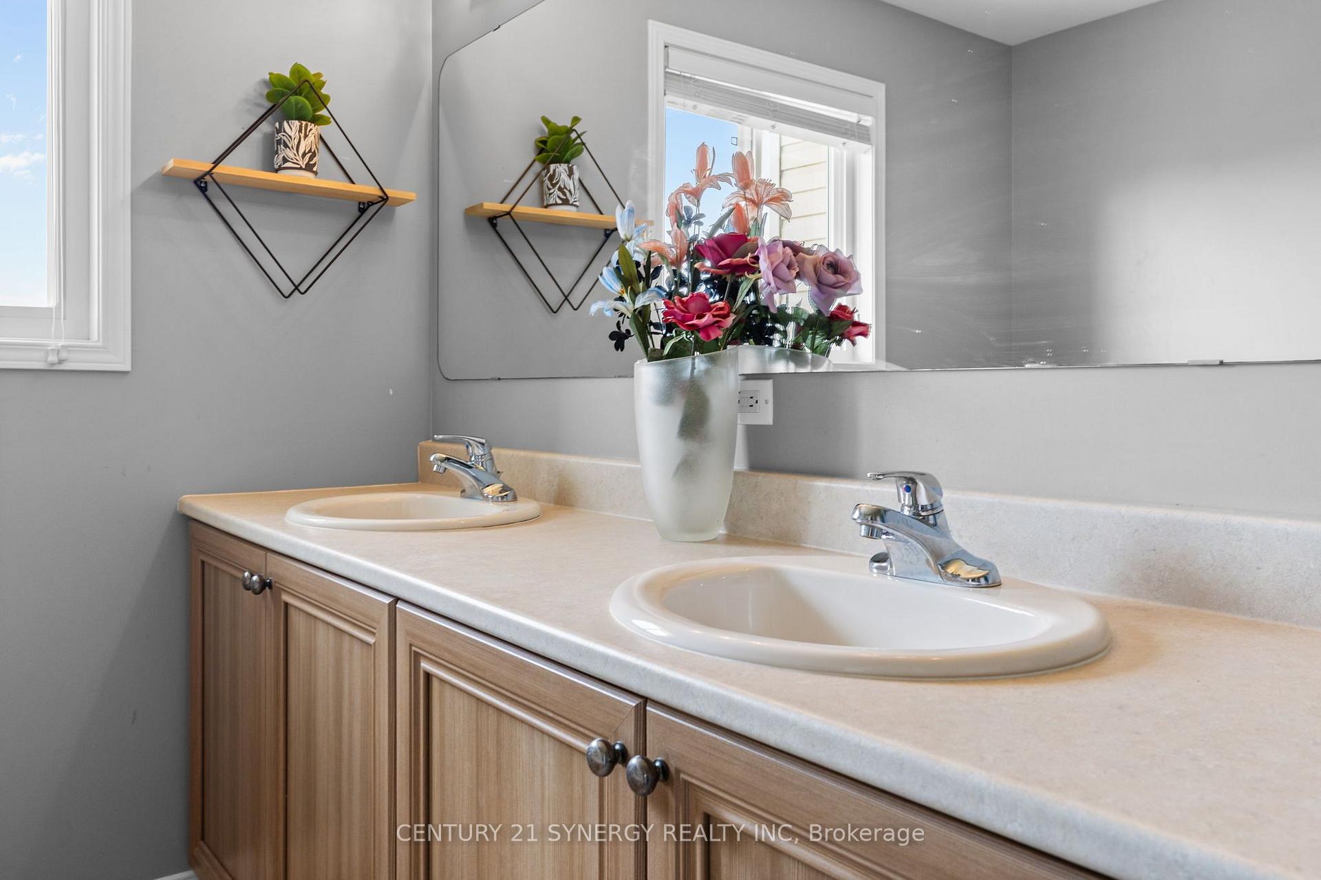 Photo 21 of 966 Torovin Private, Ottawa, Pineview — HOMEH