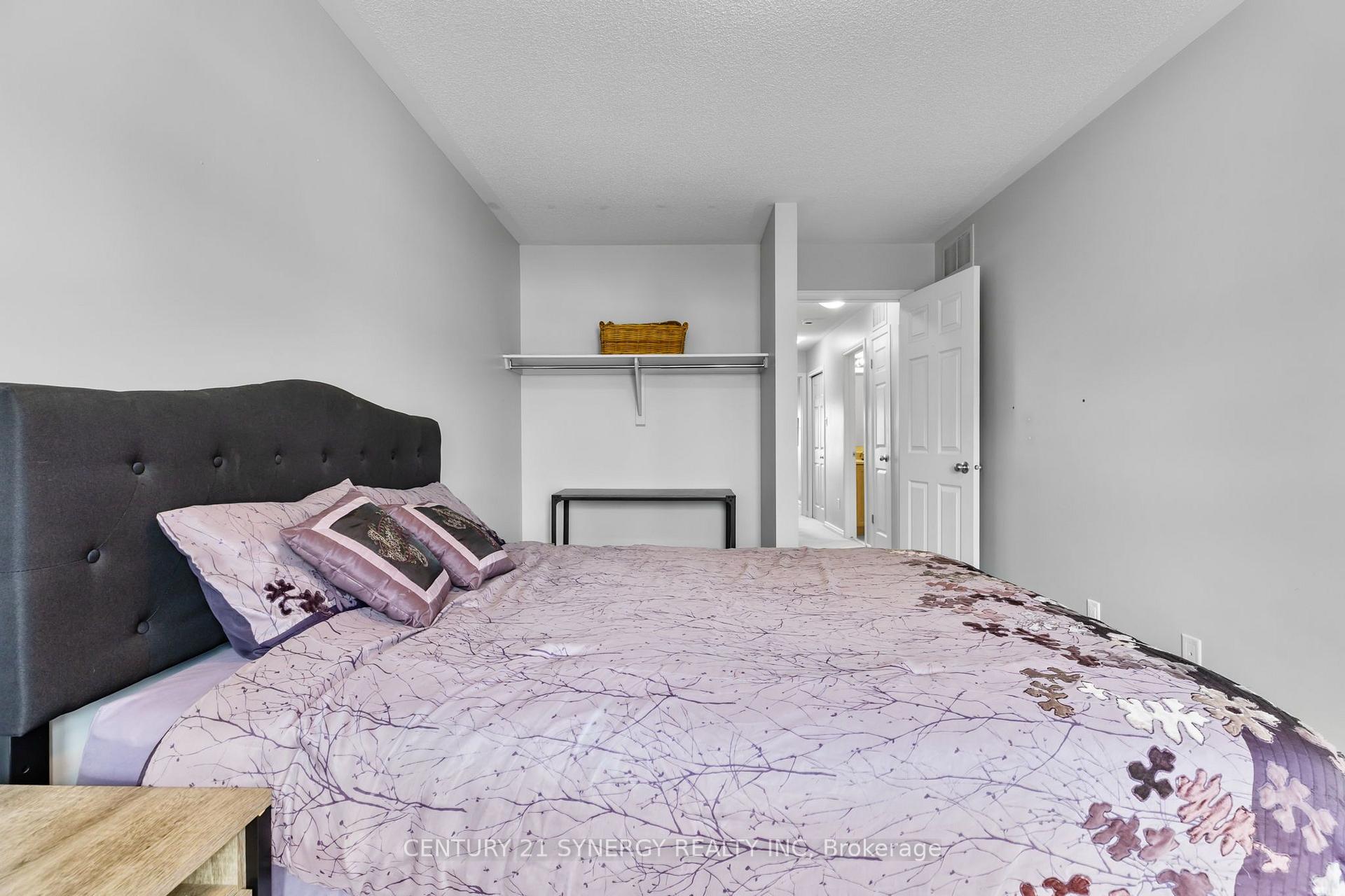 Photo 31 of 966 Torovin Private, Ottawa, Pineview — HOMEH