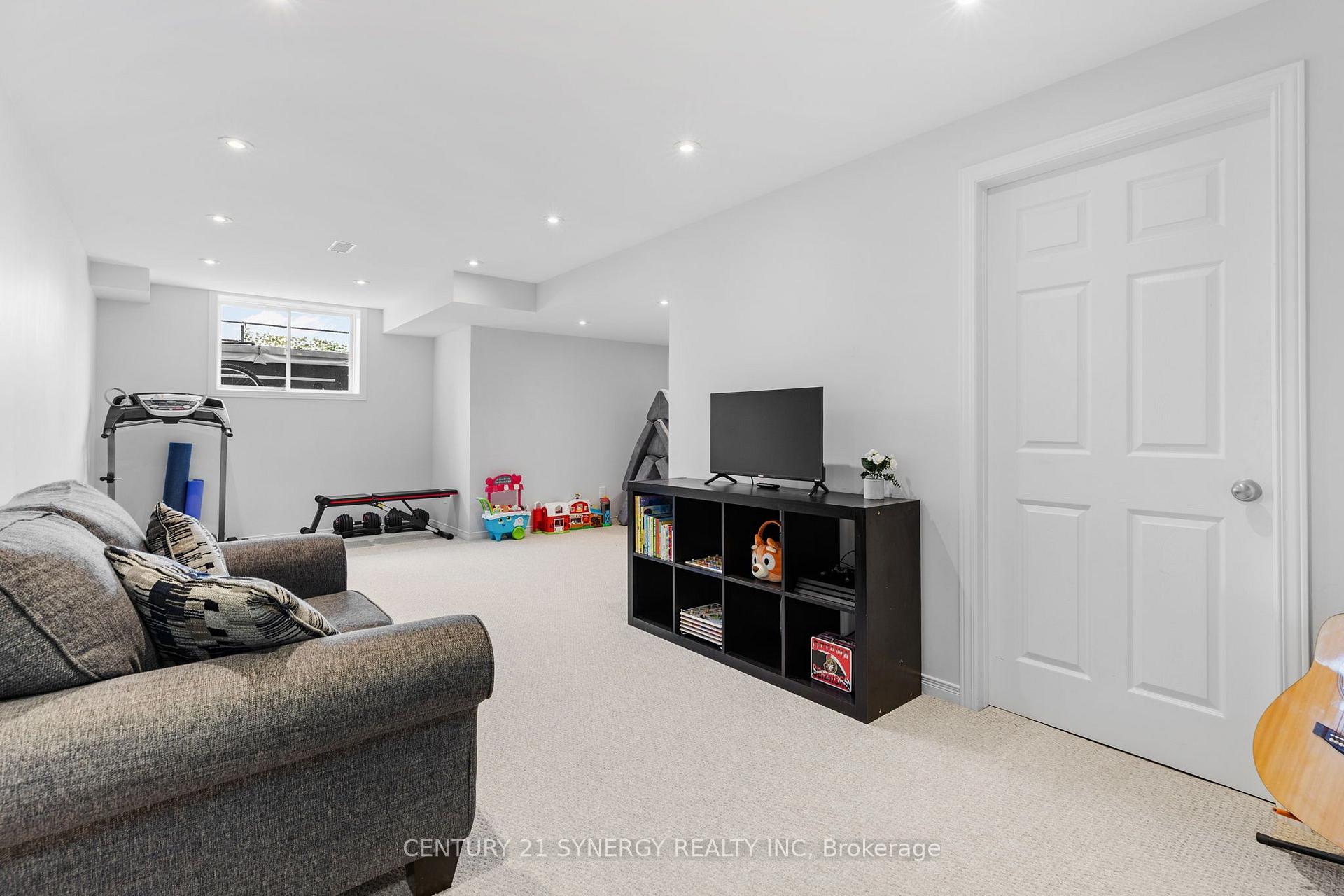 Photo 33 of 966 Torovin Private, Ottawa, Pineview — HOMEH