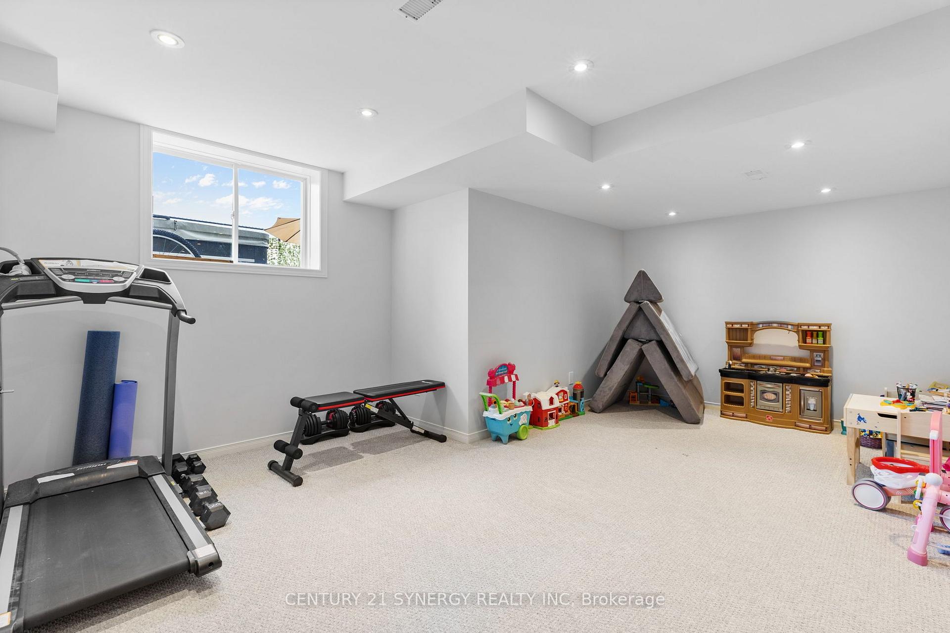 Photo 34 of 966 Torovin Private, Ottawa, Pineview — HOMEH