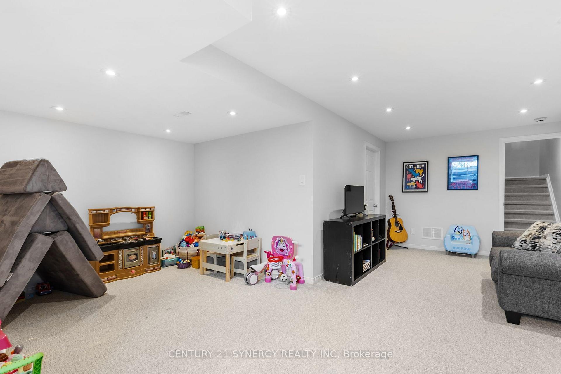 Photo 35 of 966 Torovin Private, Ottawa, Pineview — HOMEH
