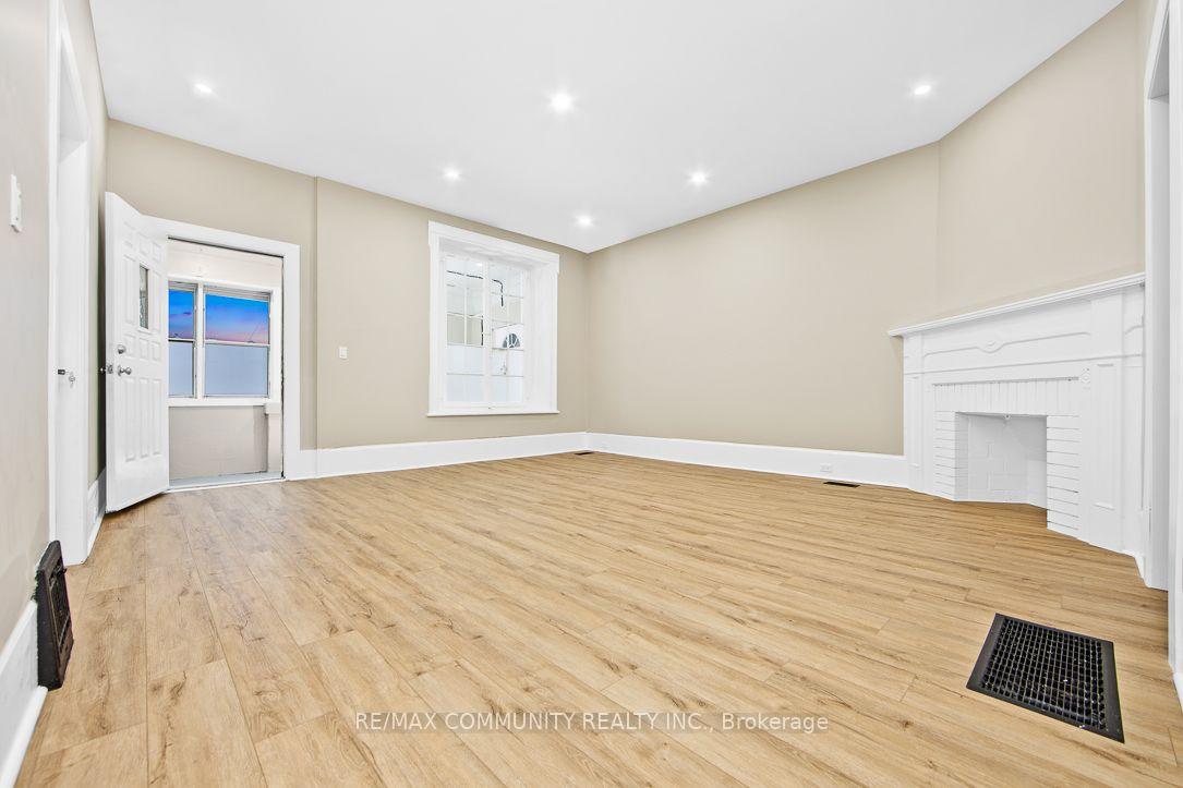 Photo 6 of Unit 1, 1130 King Street E, Cambridge, Preston South — HOMEH